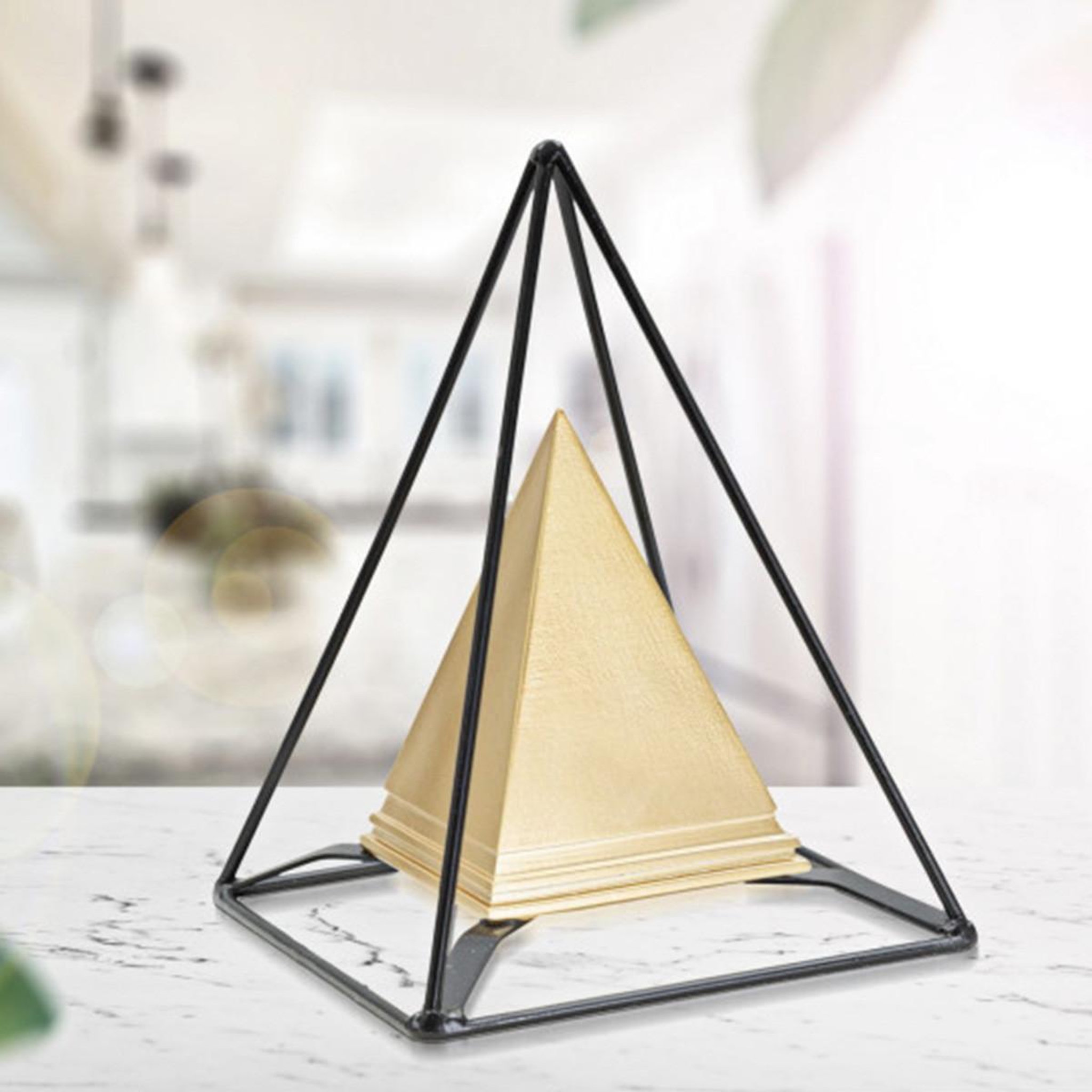 Voir la diapositive 6 : Paris Prix Pyramide déco design  ellios  19cm or