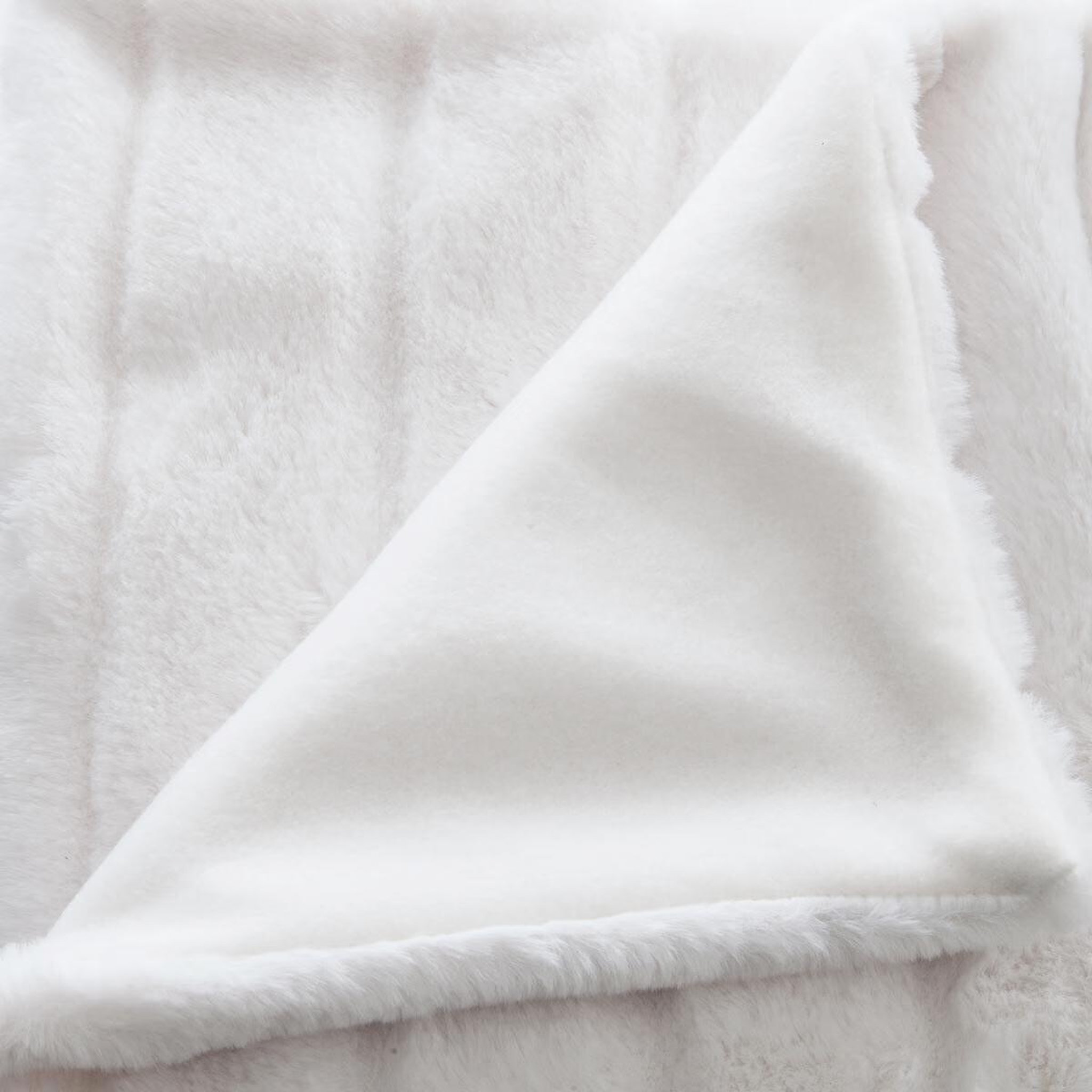 Voir la diapositive 2 : ATMOSPHERA Plaid imitation fourrure  manoir  120x160cm blanc