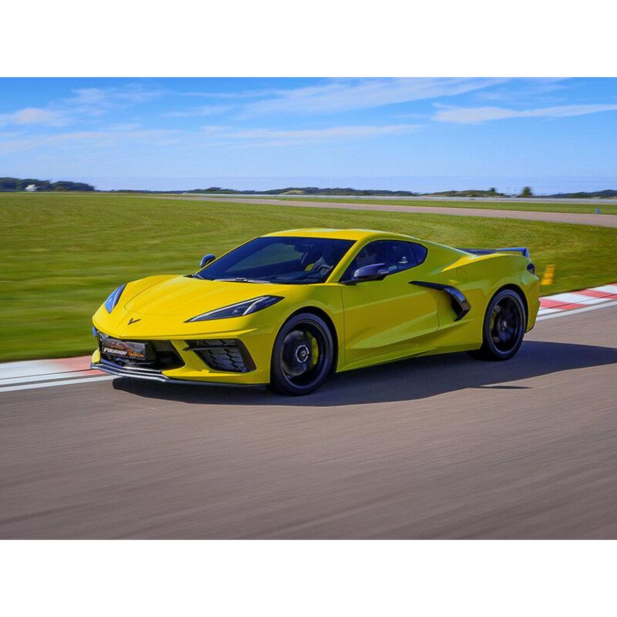 Smartbox Stage de pilotage multivolant : 2 tours en Corvette, 2 tours en Lamborghini Gallardo LP560 et 2 tours en Mustang sur le circuit de Nogaro - Coffret Cadeau Sport & Aventure