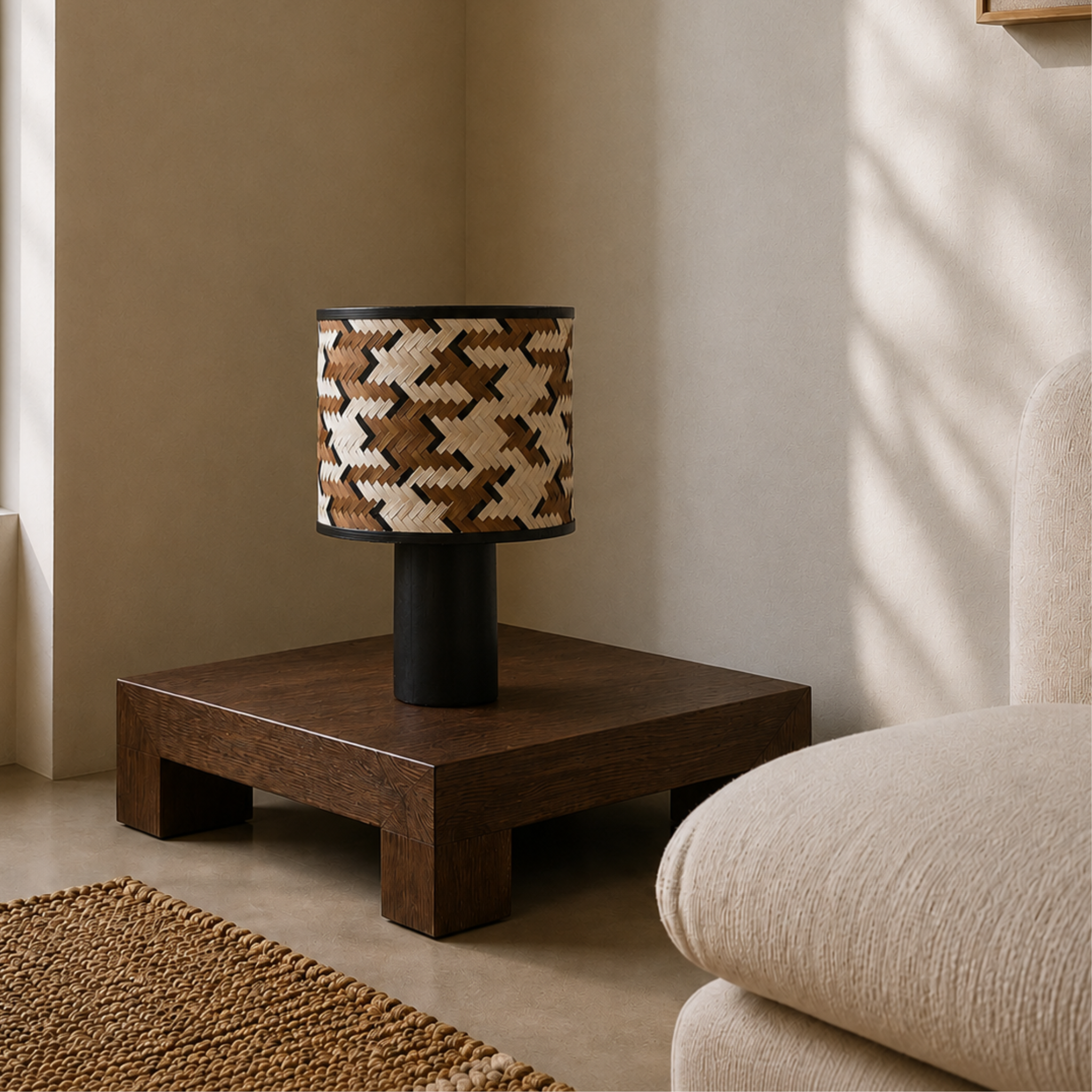 Voir la diapositive 2 : MAISON PAVANE Grande lampe à poser en bois de chêne et bambou marron et noir-phil