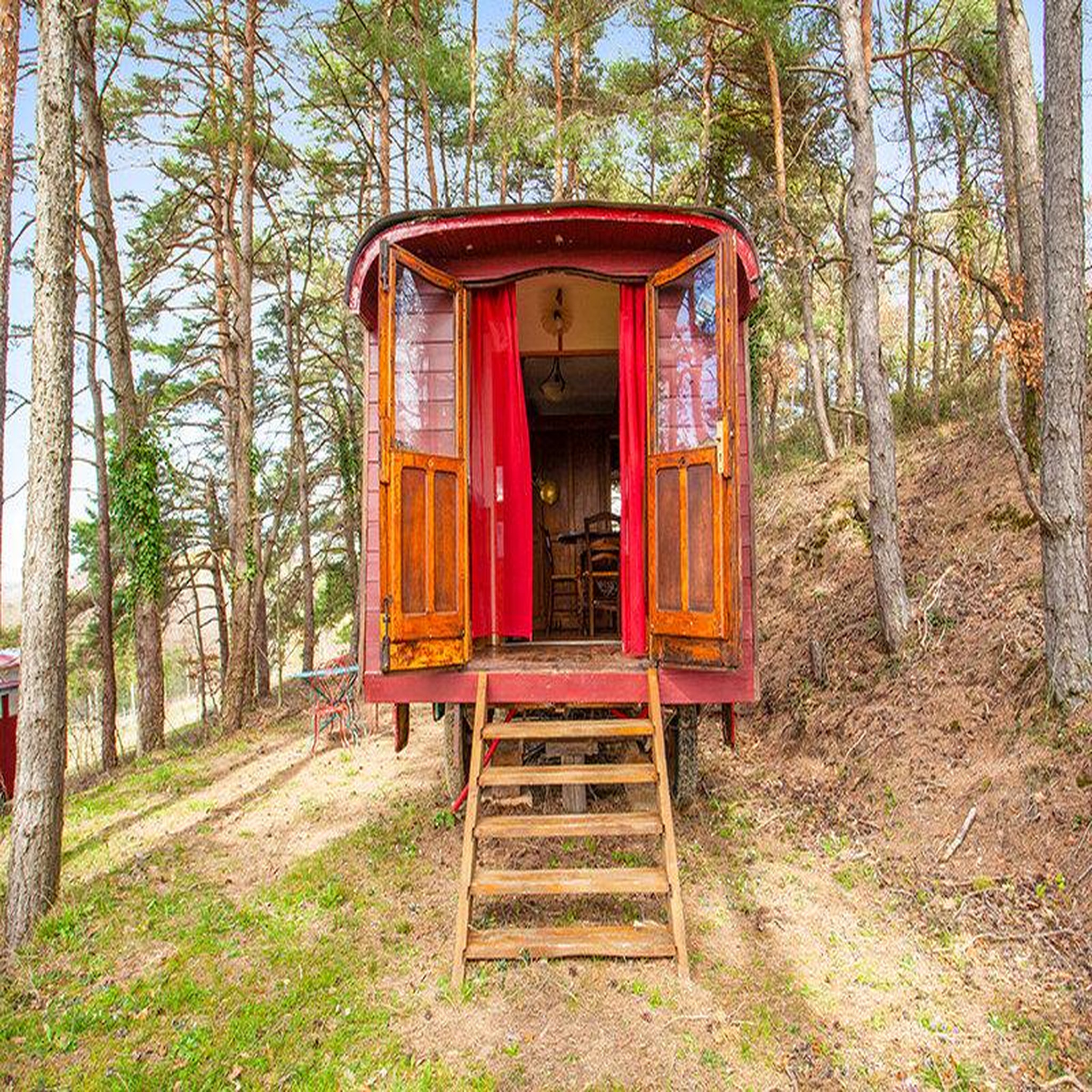 Voir la diapositive 4 : Smartbox 3 jours en roulotte familiale avec accès au parc animalier près de lyon - coffret cadeau séjour