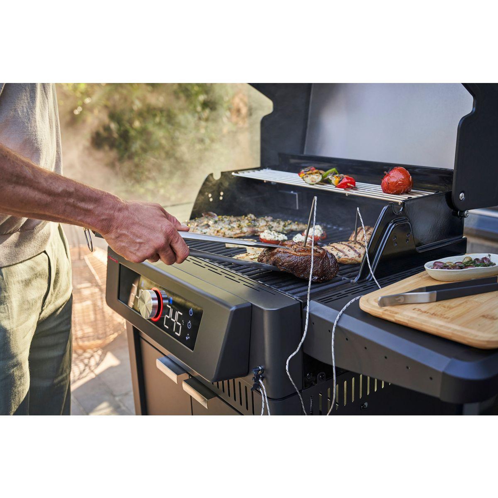Voir la diapositive 5 : CHAR BROIL Barbecue gaz evolve, sur chariot, 2 brûleurs, thermostat digital, surface de cuisson 63 x 43 cm