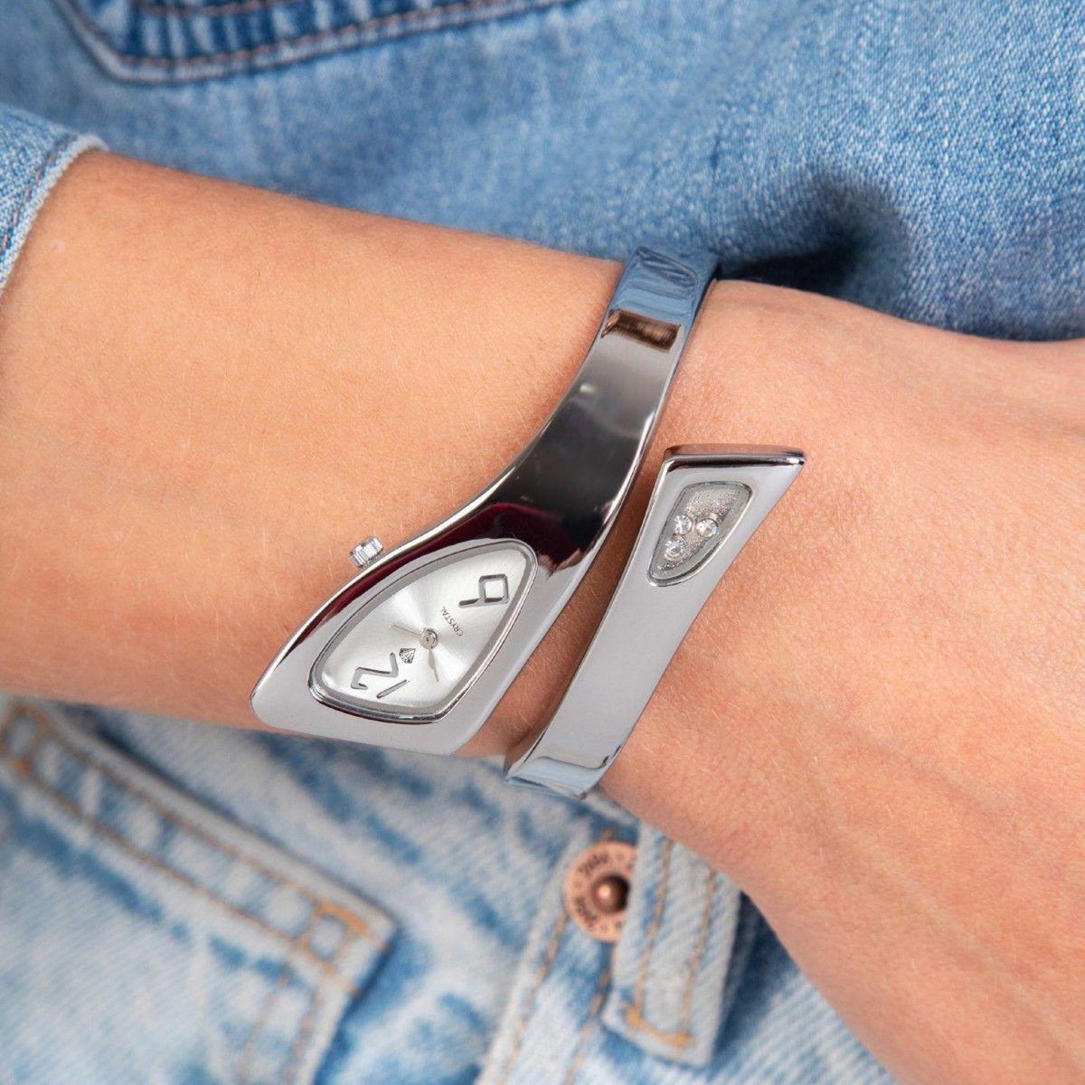 SC CRYSTAL Montre Lyana argentée SC Crystal ornée de Cristaux scintillants