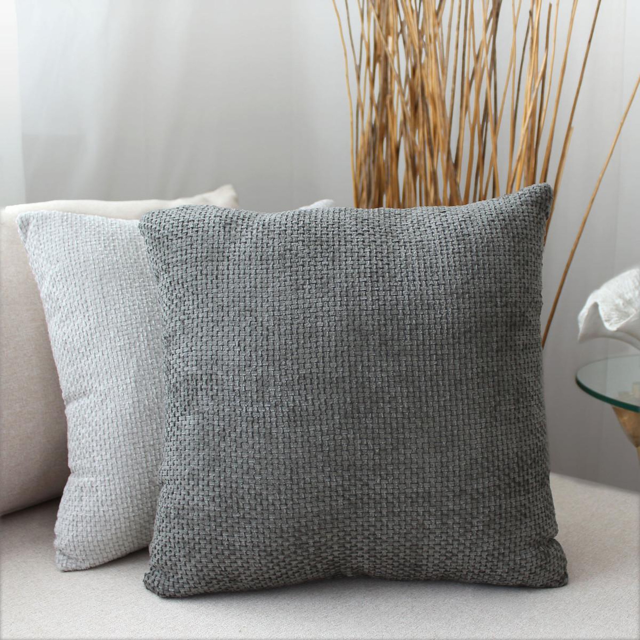 Voir la diapositive 2 : ENJOY HOME Coussin déco velours chenillé  kamala  40x40cm gris foncé