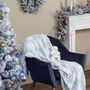 Voir la diapositive 2 : FEERIC LIGHT & CHRISTMAS Plaid de Noël motifs flocons - 130 x 180 cm - Bleu