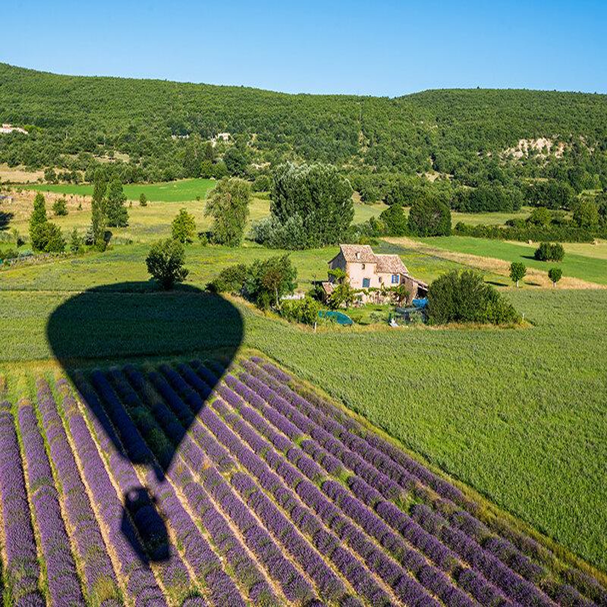 Voir la diapositive 4 : Smartbox Vol en montgolfière aux portes du luberon en semaine - coffret cadeau sport & aventure