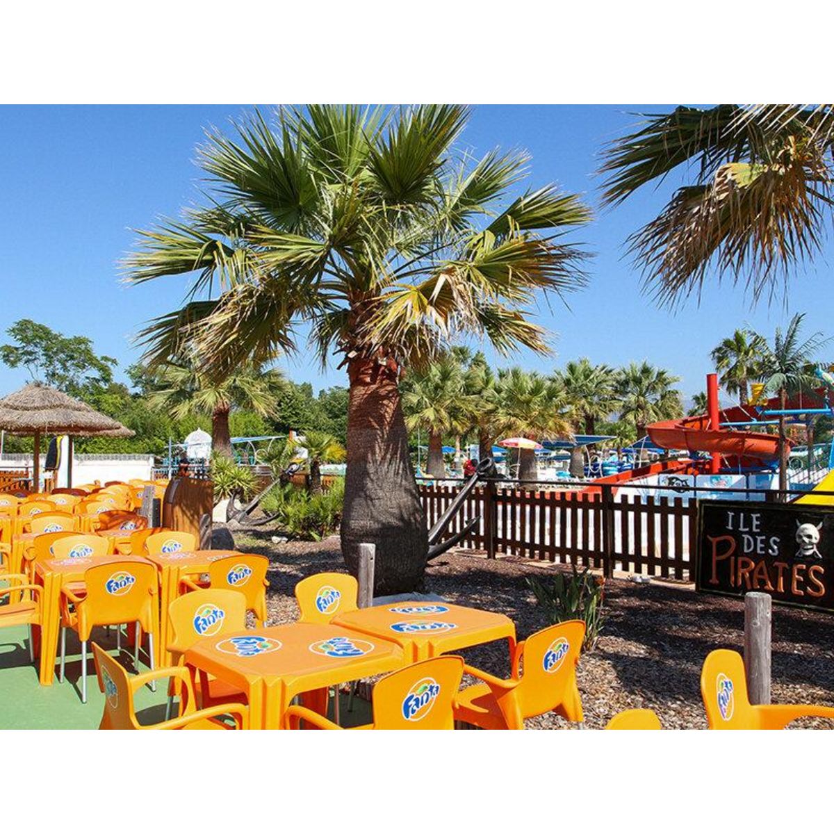 Smartbox Journée en famille à Aquasplash d'Antibes pour 2 adultes et 1 enfant - Coffret Cadeau Sport & Aventure