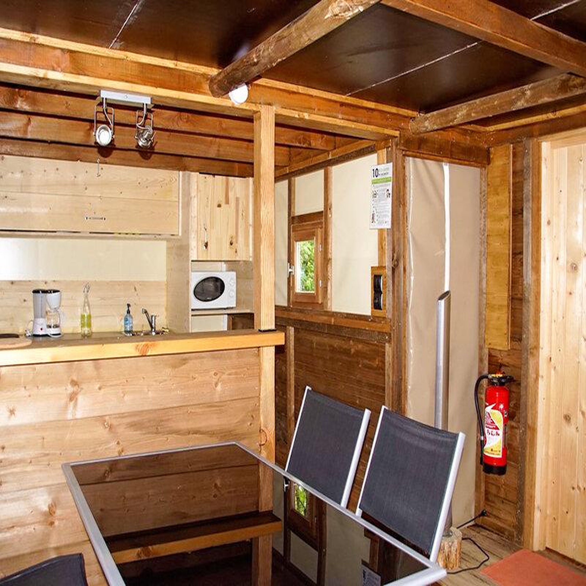 Voir la diapositive 2 : Smartbox 3 jours en famille dans un lodge près de clermont-ferrand - coffret cadeau séjour