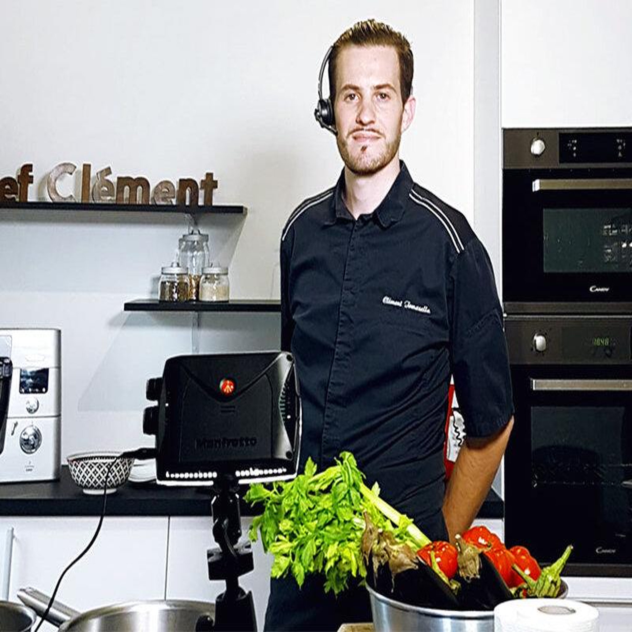 Voir la diapositive 2 : Smartbox Cours de cuisine privé et interactif pour 2 en visio - coffret cadeau gastronomie