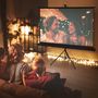 Voir la diapositive 2 : HOMCOM Écran de projection avec support trépied réglable en hauteur home-cinéma vidéo projecteur format 16:9 4K HD 84 pouces noir