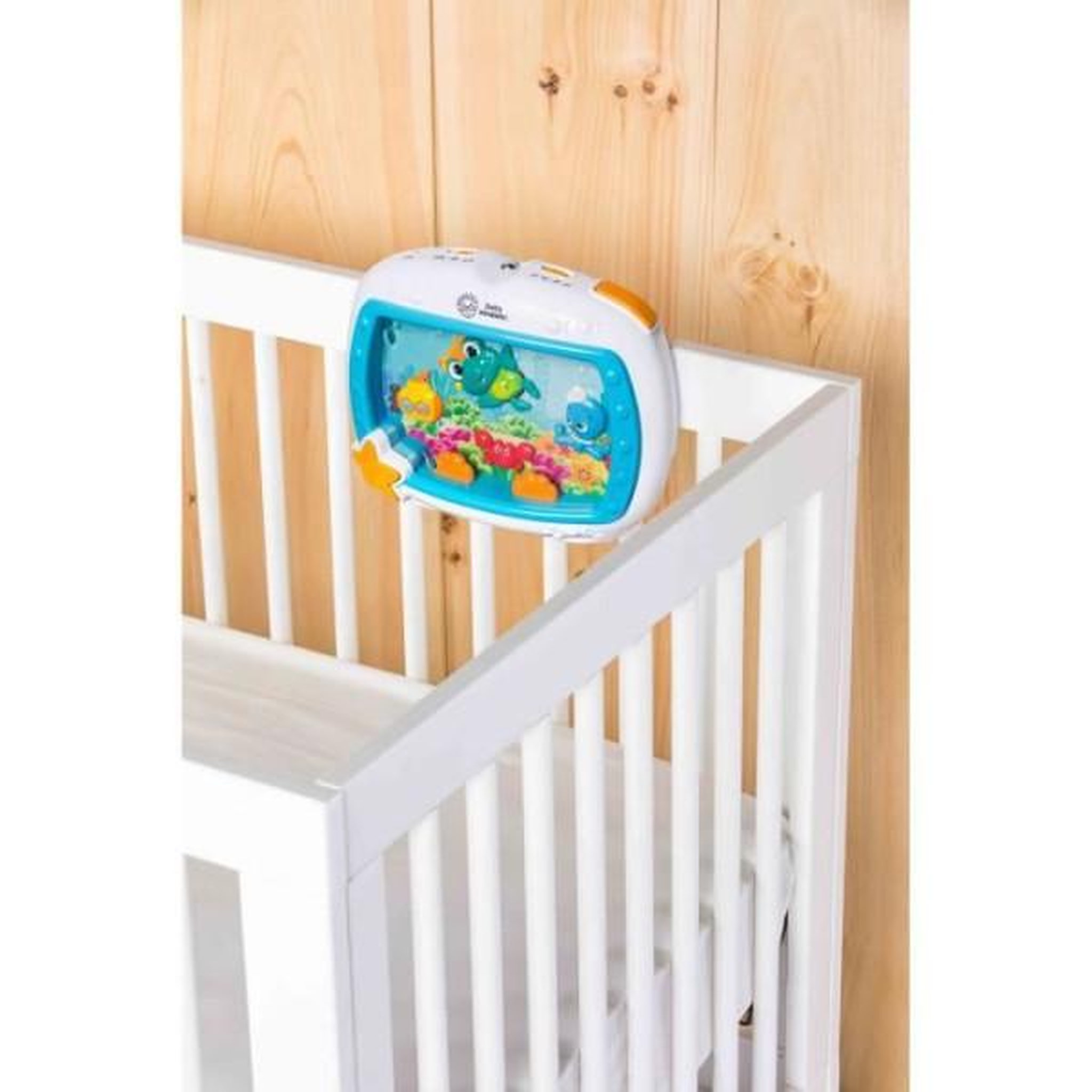 Voir la diapositive 4 : BABY EINSTEIN BABY EINSTEIN Veilleuse - Reves marins - Réglage 25 min lumiere, son, musique ou bruit de l'océan, attache lit, télécommande