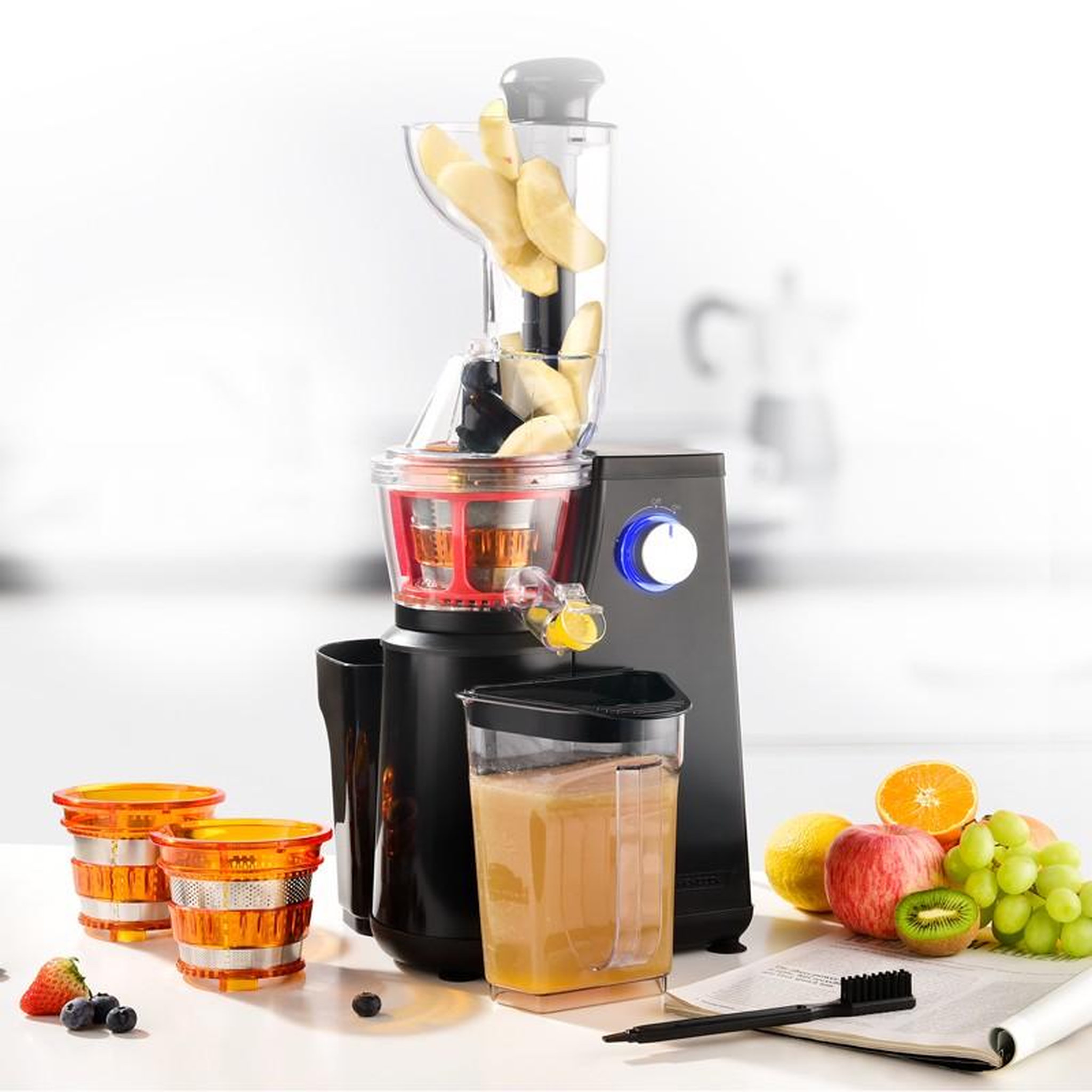 Voir la diapositive 2 : KITCHENCOOK Extracteur de fruits et légumes à pression douce 3 tamis ultimate noir kitchencook