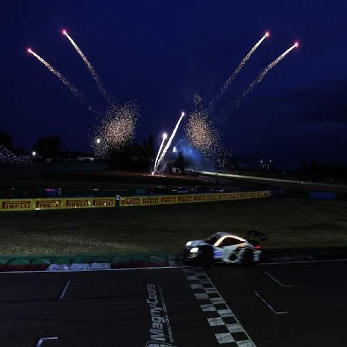 Smartbox Week-end GT World Challenge Europe 2026 au Circuit de Nevers Magny-Cours en duo - Coffret Cadeau Multi-thèmes