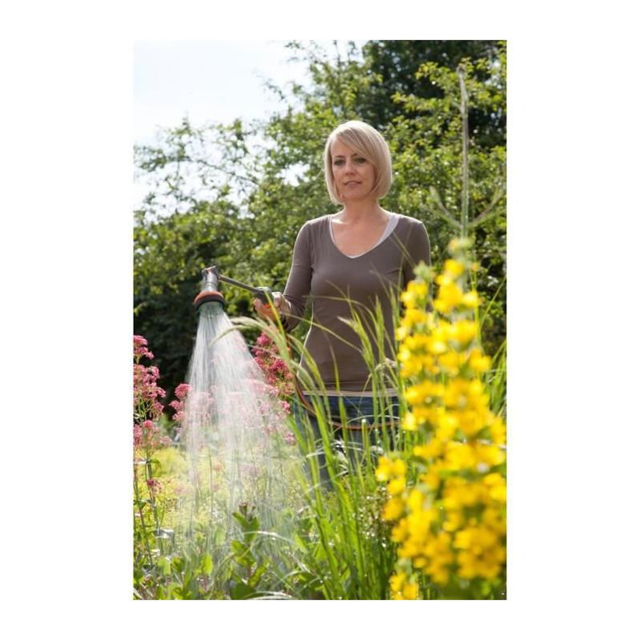 Voir la diapositive 4 : Gardena GARDENA Fusil-arrosoir pour suspensions Comfort - Longueur 90cm - Jet aere + brume - Verrouillage du jet - Garantie 5 ans 18335-