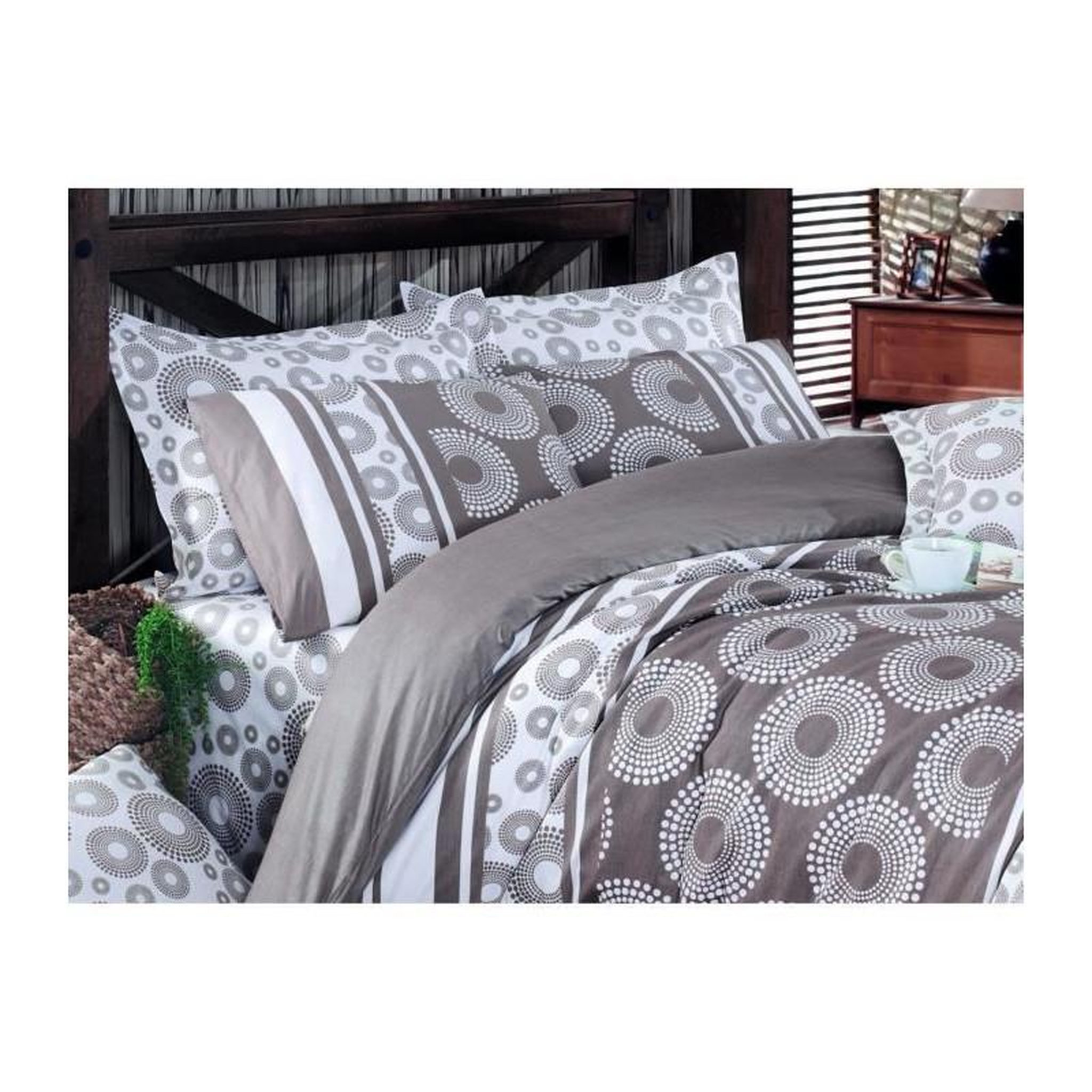 Voir la diapositive 3 : GENERIQUE Parure de lit - 1 housse de couette 220 x 240 cm + 2 taies d'oreiller 60 x 60 cm - 100% coton renforcé - Brun