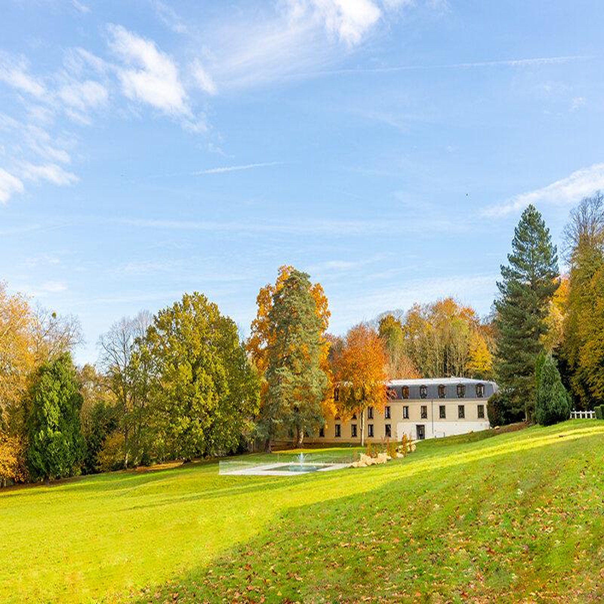 Voir la diapositive 4 : Smartbox 2 jours en hôtel 4* avec balade à cheval, piscine et sauna près de paris - coffret cadeau séjour