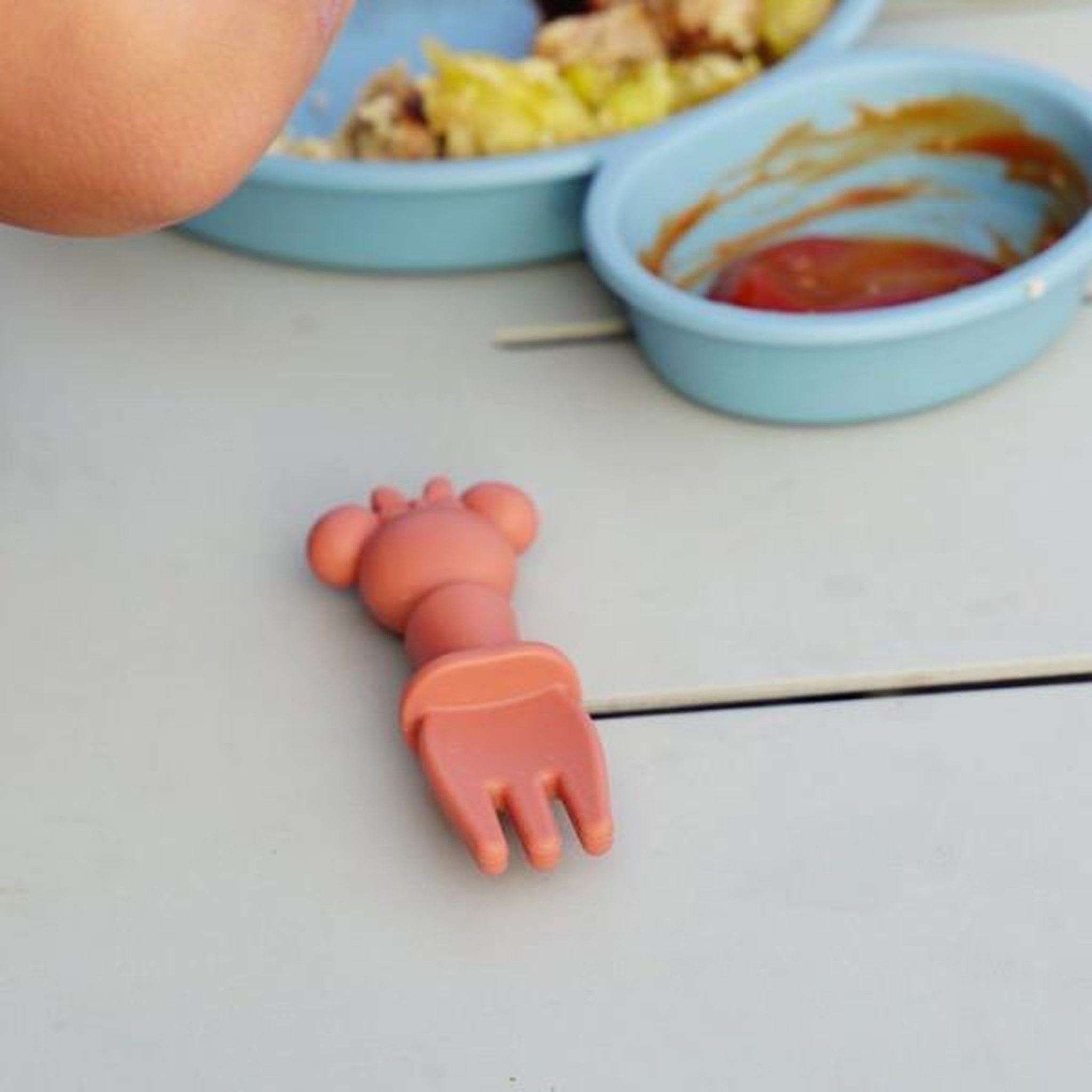 Voir la diapositive 4 : THERMOBABY SET DE 2 COUVERTS SILICONE - 2 PCS silicone cutlery set MINNIE