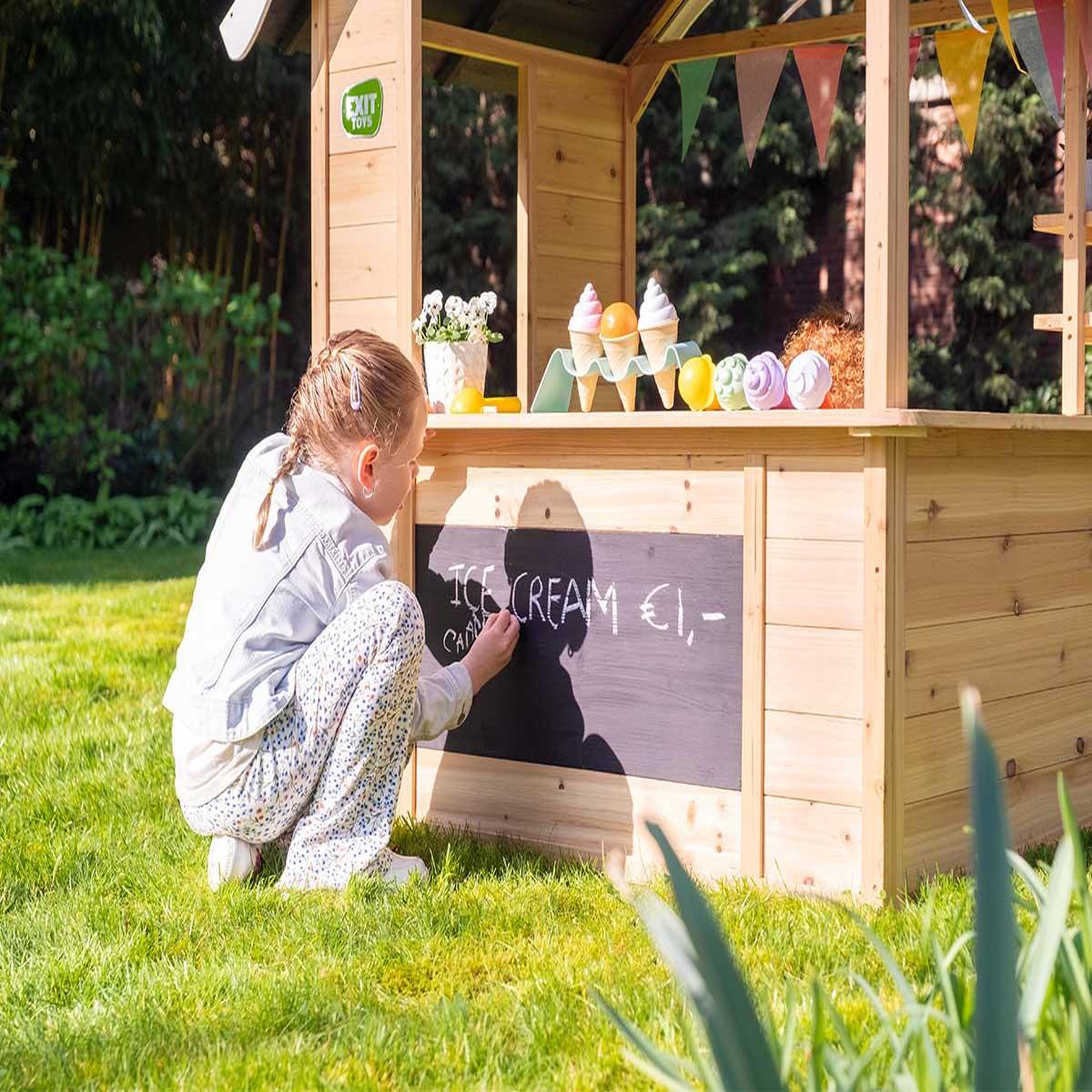 Voir la diapositive 3 : EXIT TOYS Maisonnette en bois pour enfants Hika - Exit Toys