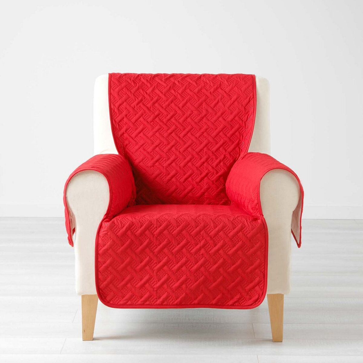 Douceur d'Intérieur Protège fauteuil matelassé uni Lounge rouge