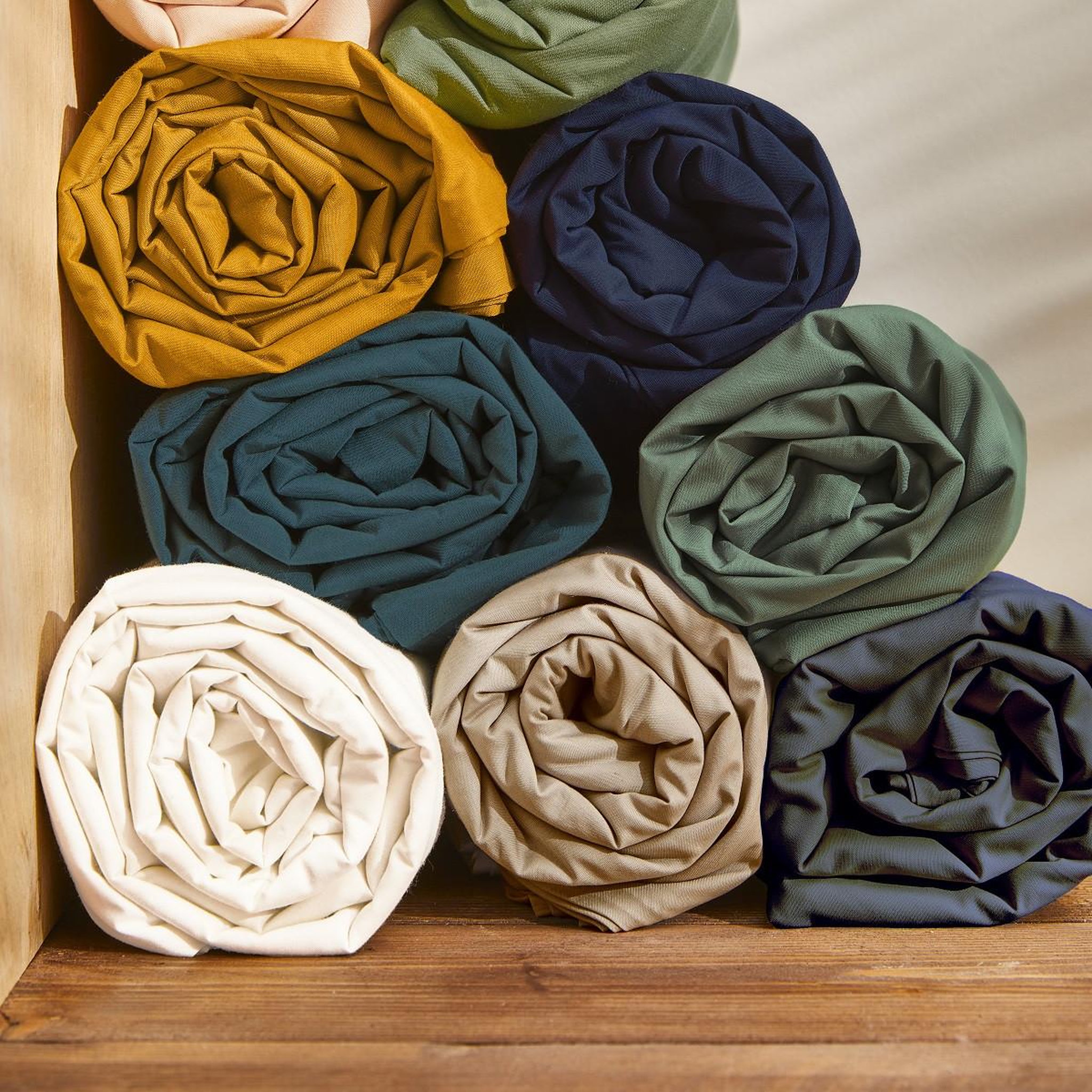 FUTURE HOME Drap housse uni en coton 57 fils. Coloris disponibles : Beige, Jaune, Bleu, Vert, Gris, Blanc