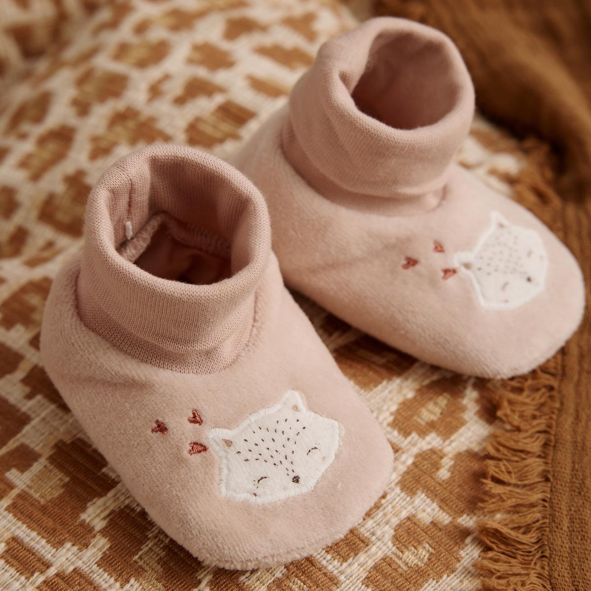 Voir la diapositive 4 : Petit BÃ©guin Chaussons bébé en velours doucette