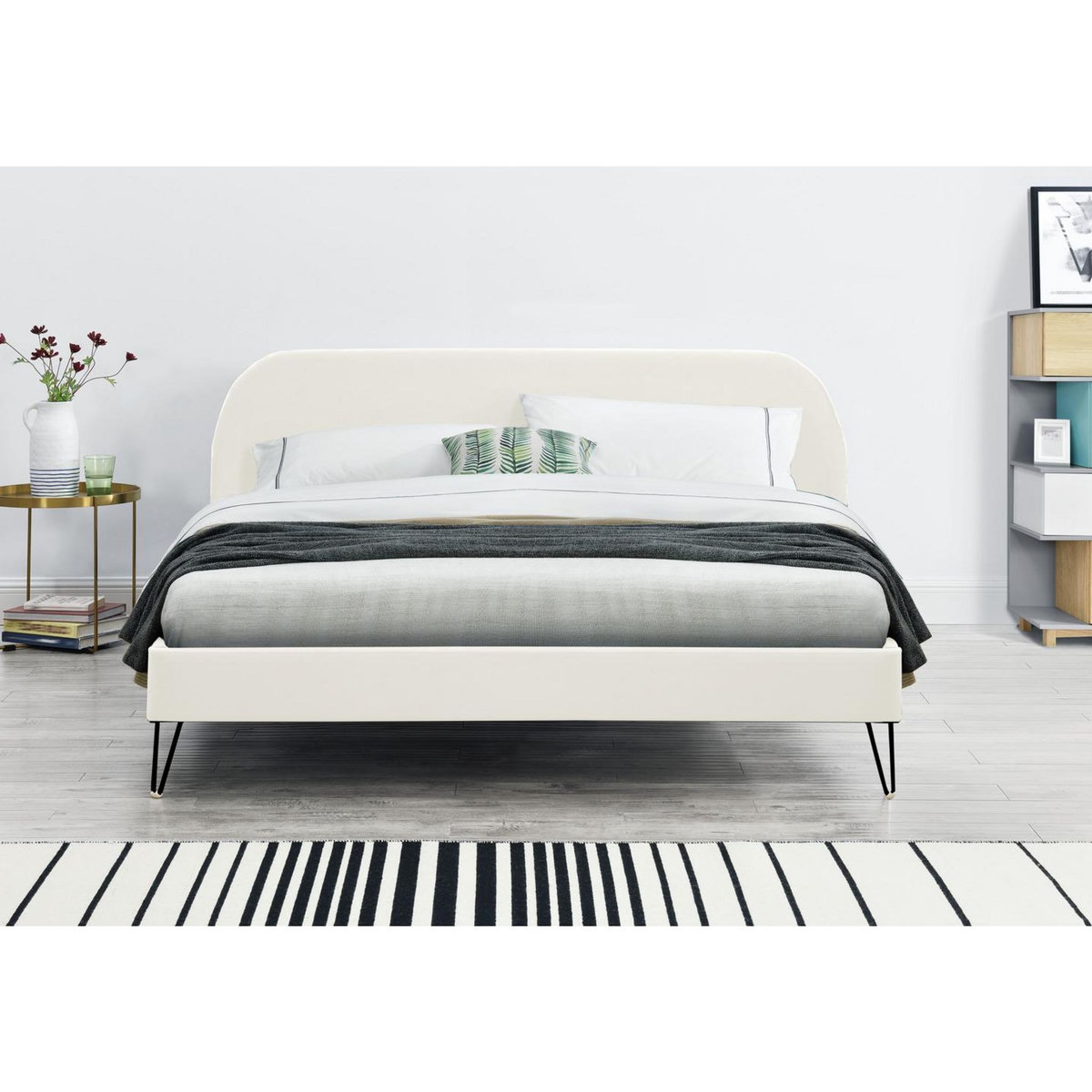 CONCEPT USINE Structure de lit 140 x 190 cm en velours beigeet pieds noirs PHOENIX