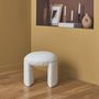 Voir la diapositive 2 : SWEEEK Tabouret. pouf bouclette texturée blanche L 44 x P 44 x H 42cm -SHAWN
