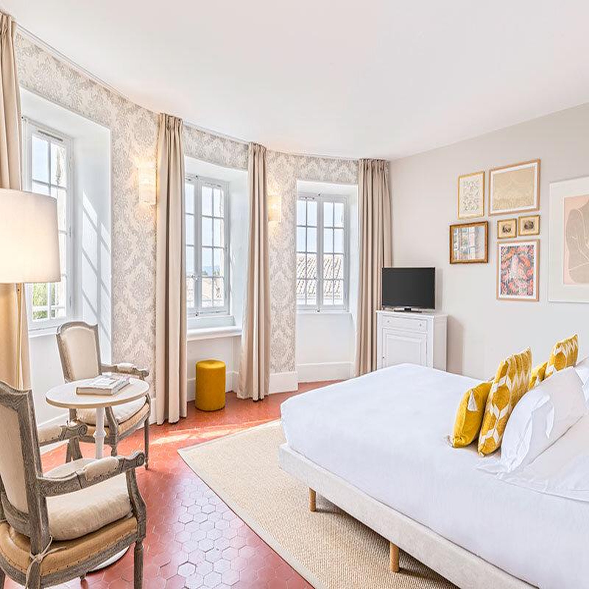 Voir la diapositive 2 : Smartbox Échappée luxueuse en provence : 2 jours en château 4* avec dîner gastronomique - coffret cadeau séjour