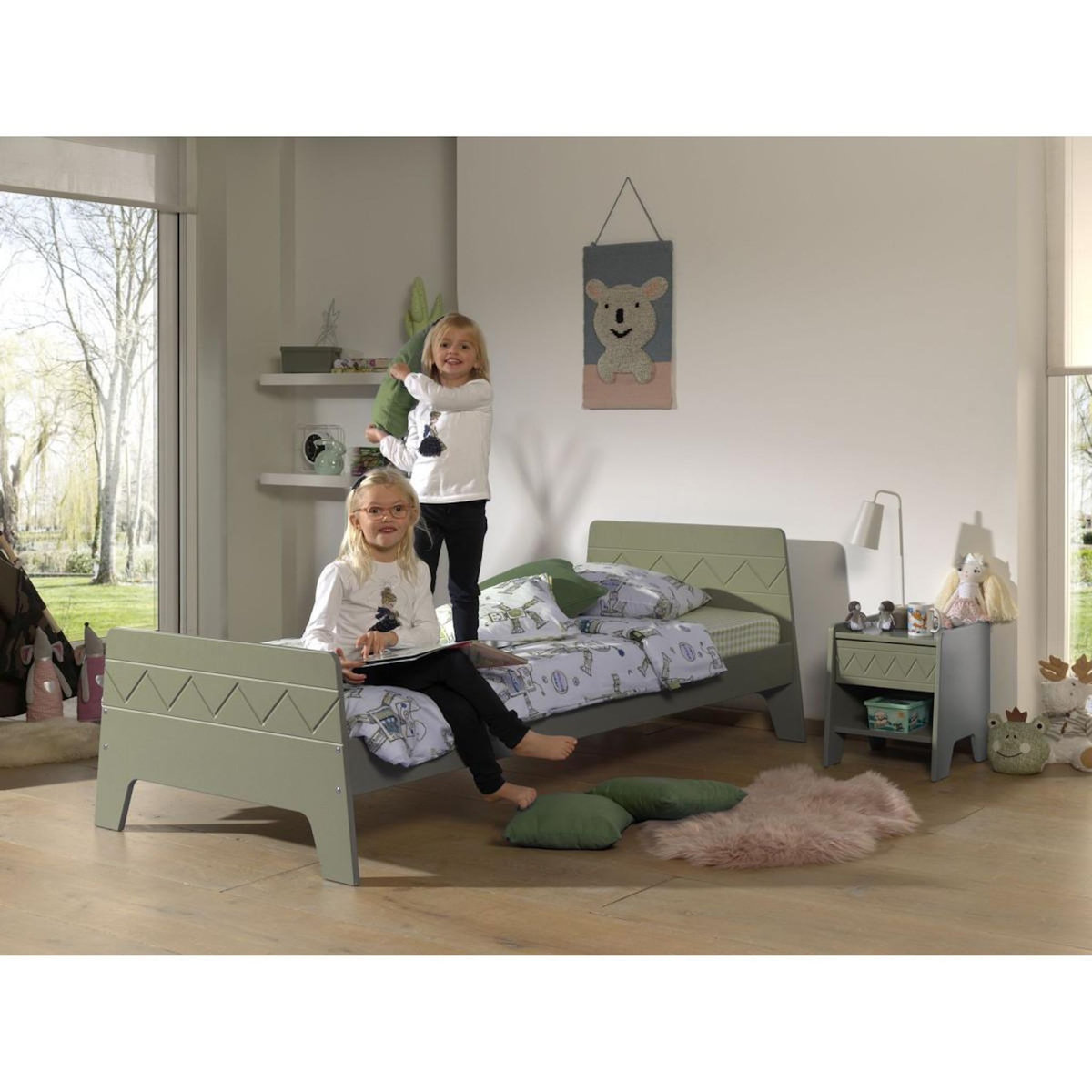 Paris Prix Table de Chevet Enfant  Wynnie  45cm Vert Olive