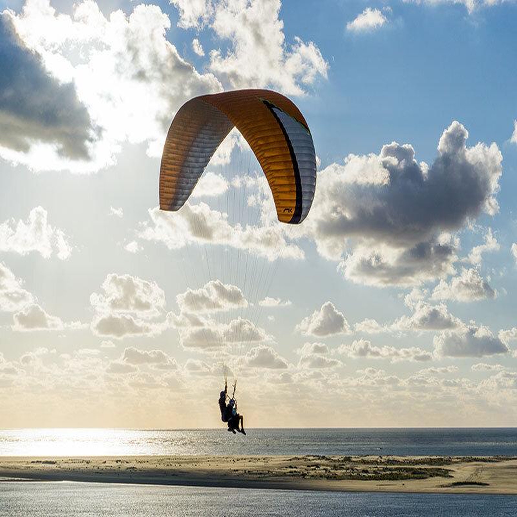 Voir la diapositive 2 : Smartbox Vol en parapente de 20 min au-dessus de la dune du pilat - coffret cadeau sport & aventure
