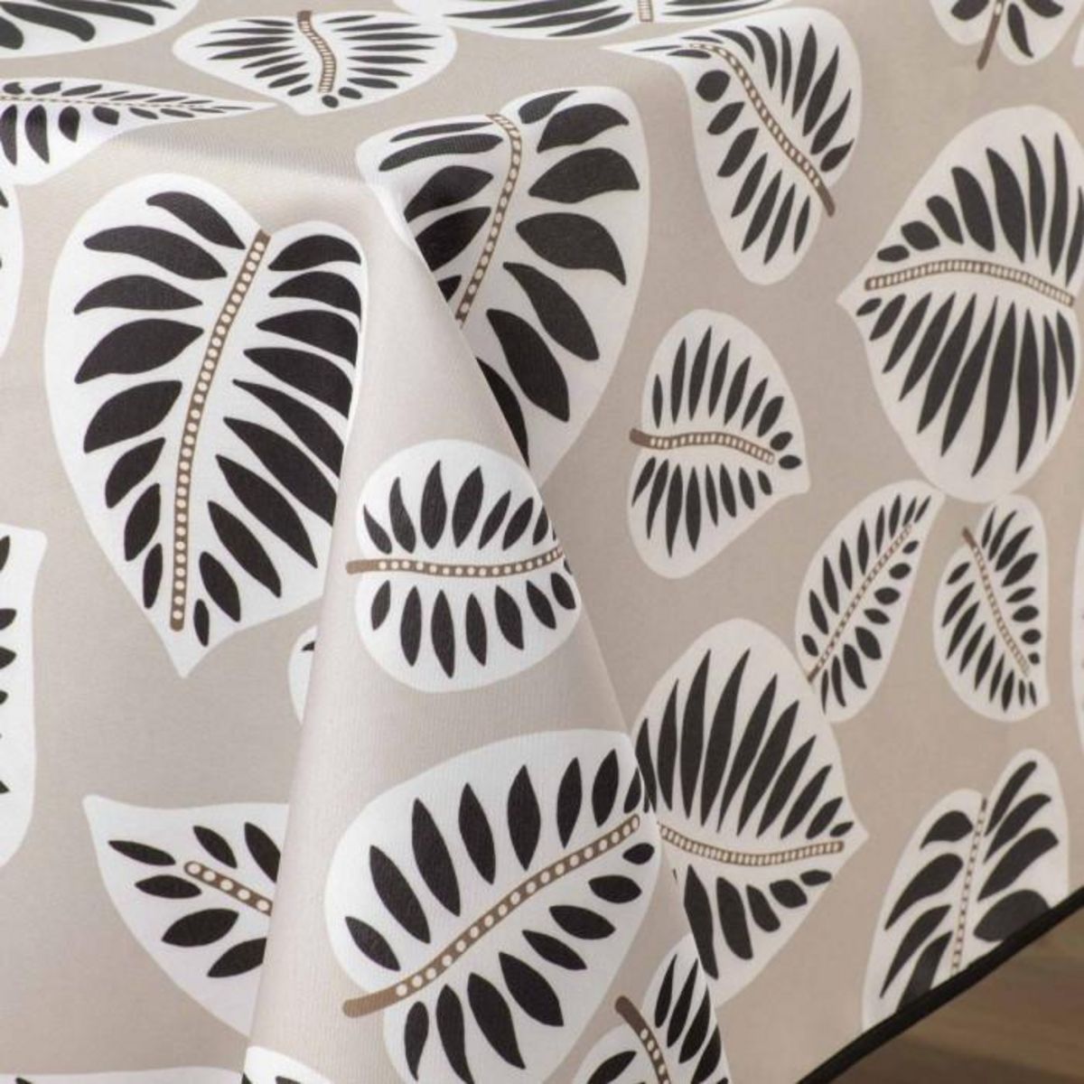 Paris Prix Nappe Antitache Imprimé   Alma  150x240cm Noir