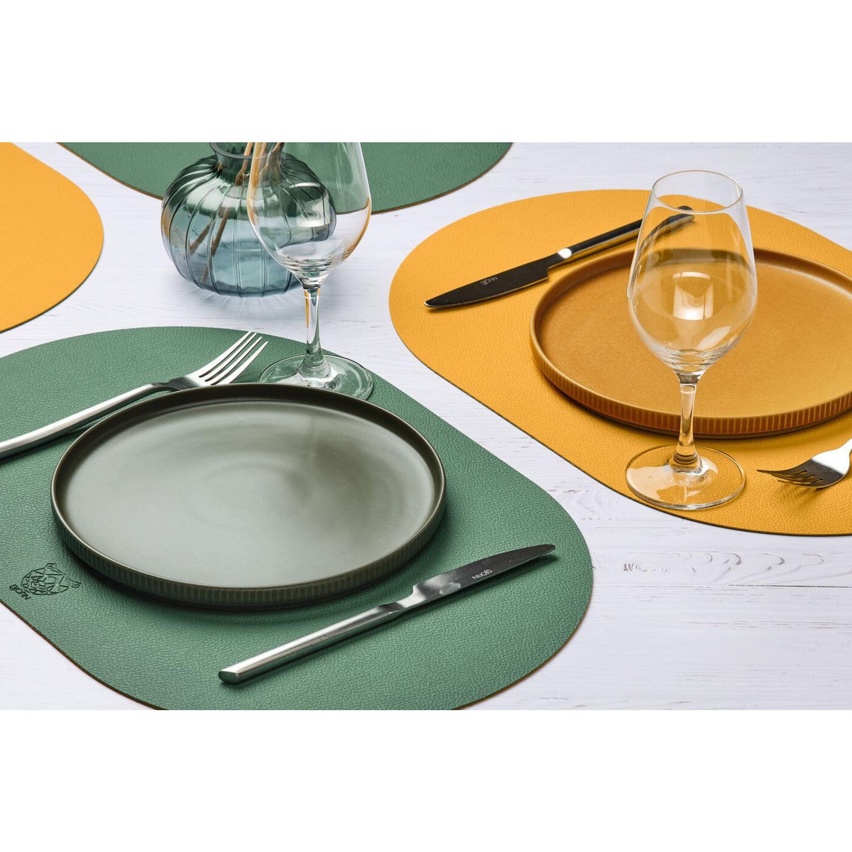 BJORN Set de table ovale réversible - 6 pièces - Cuir recyclé jaune moutarde et vert sapin