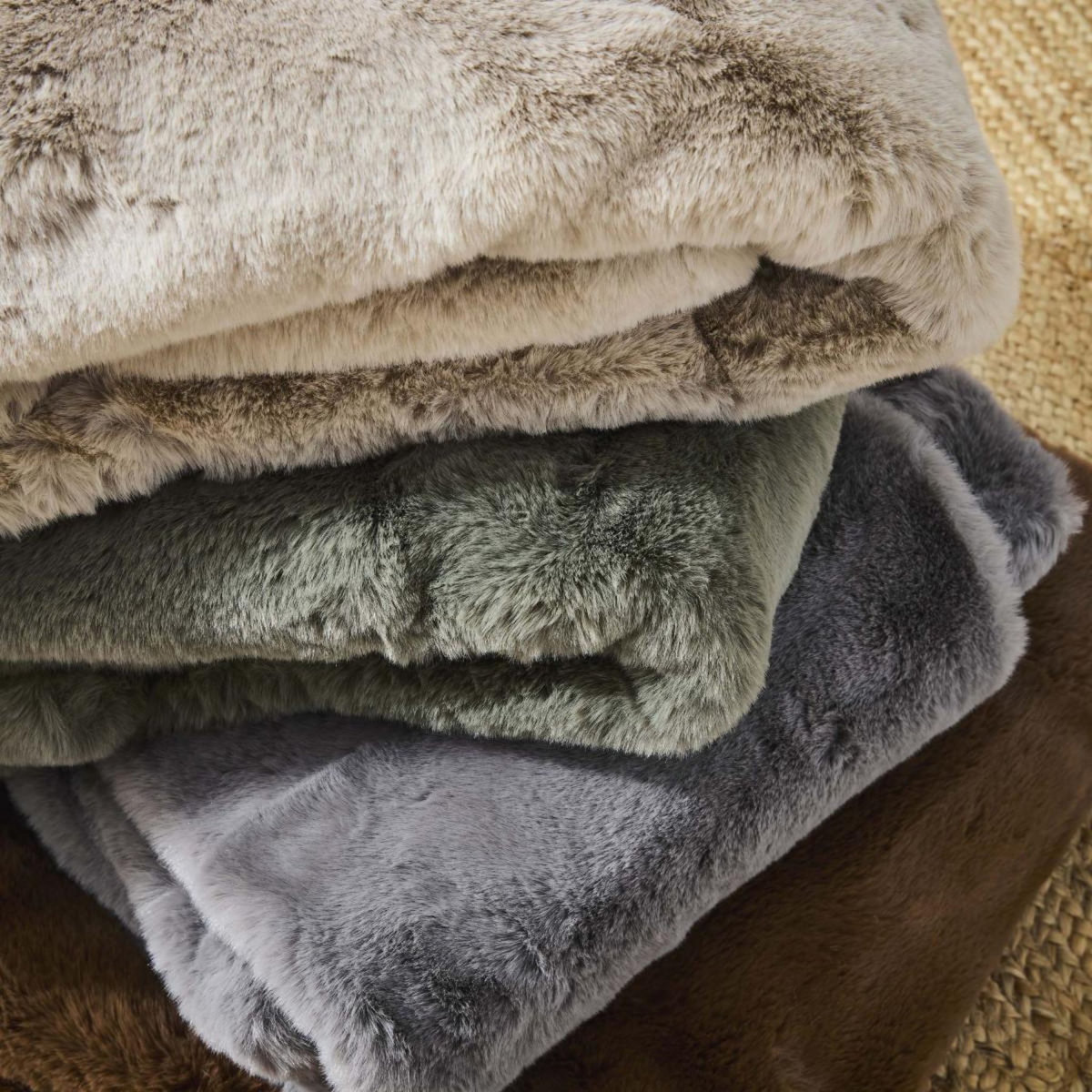 FUTURE HOME Plaid fausse fourrure 150x200 cm