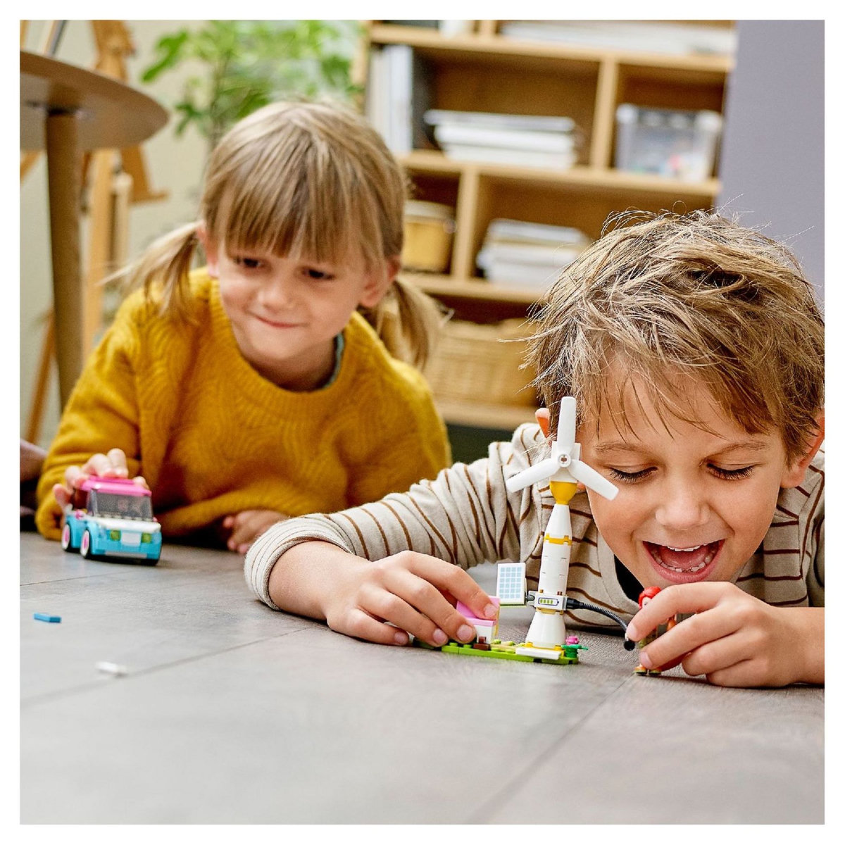 LEGO Friends 41443 La Voiture Electrique d&rsquo;Olivia, Jeu pour Enfant de 6 ans et plus