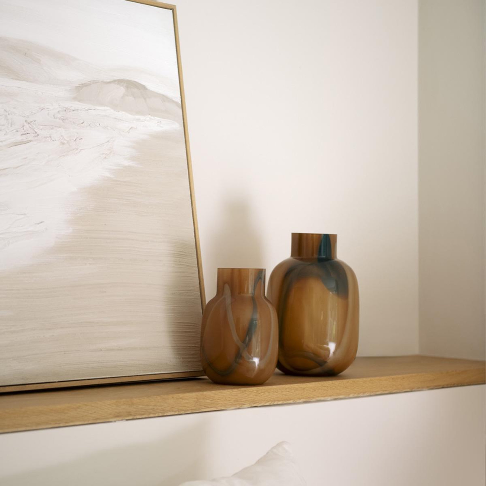 Voir la diapositive 2 : MAISON AUBERTIN Vase - verre fumé marron - tina - 14x20 cm