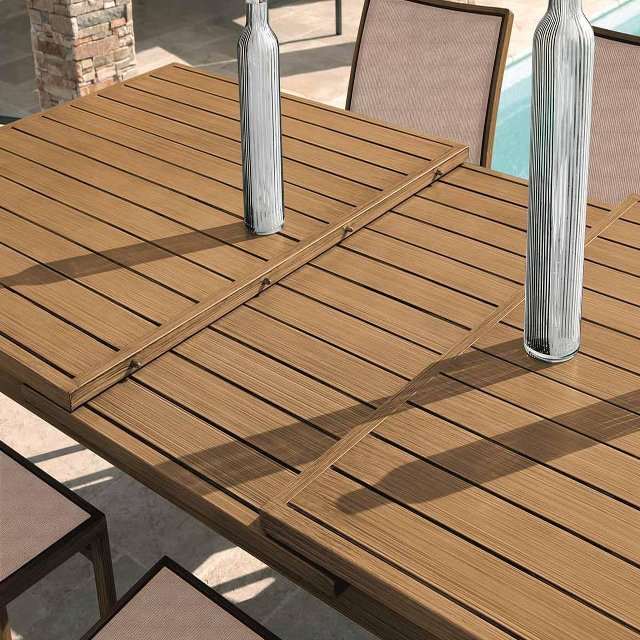 Voir la diapositive 3 : Jardiline Table rectangulaire extensible en aluminium aspect Teck SANTORIN - 10 places - Jardiline