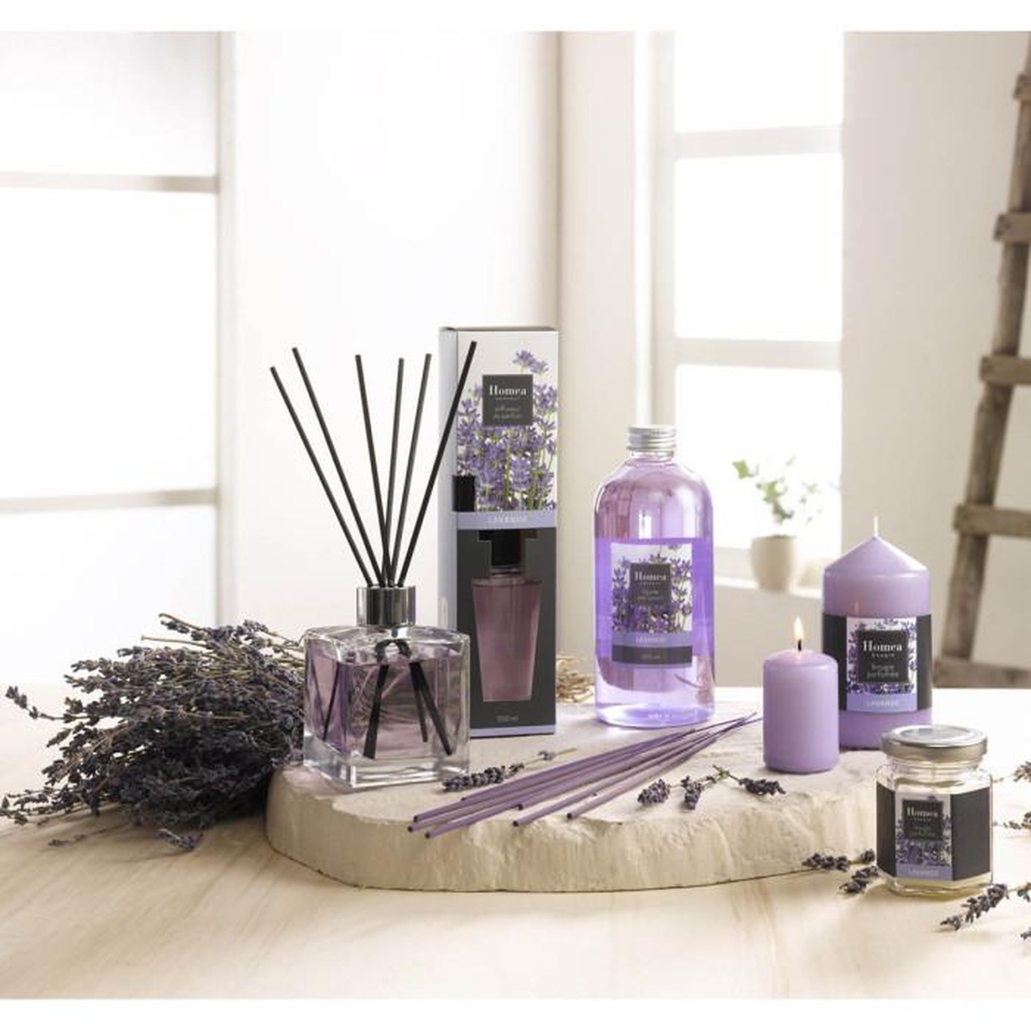 Voir la diapositive 2 : HOMEA Bougie verrine parfumée  essentiel ii  8cm lavande