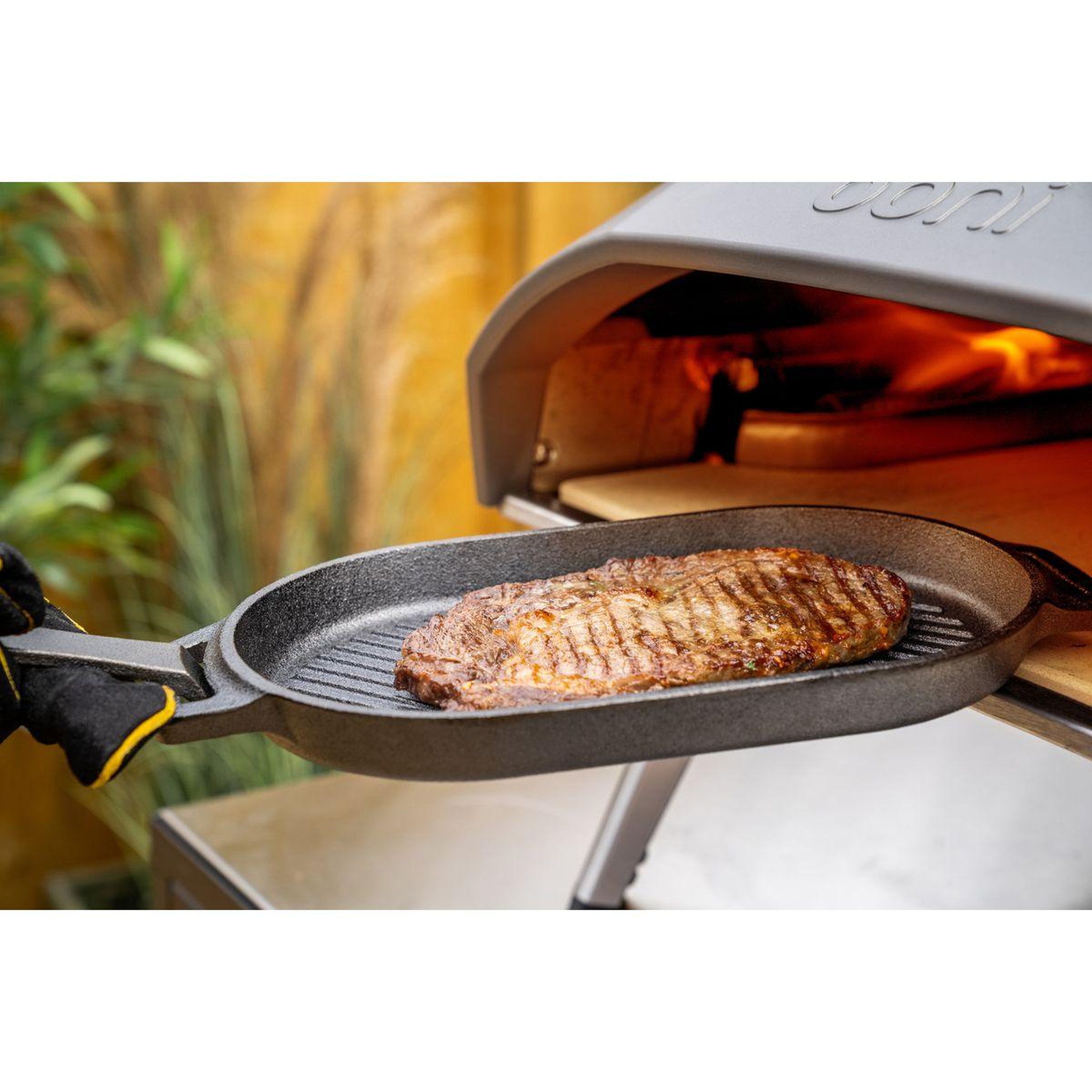 Voir la diapositive 5 : OONI Grille de cuisson en fonte grizzler