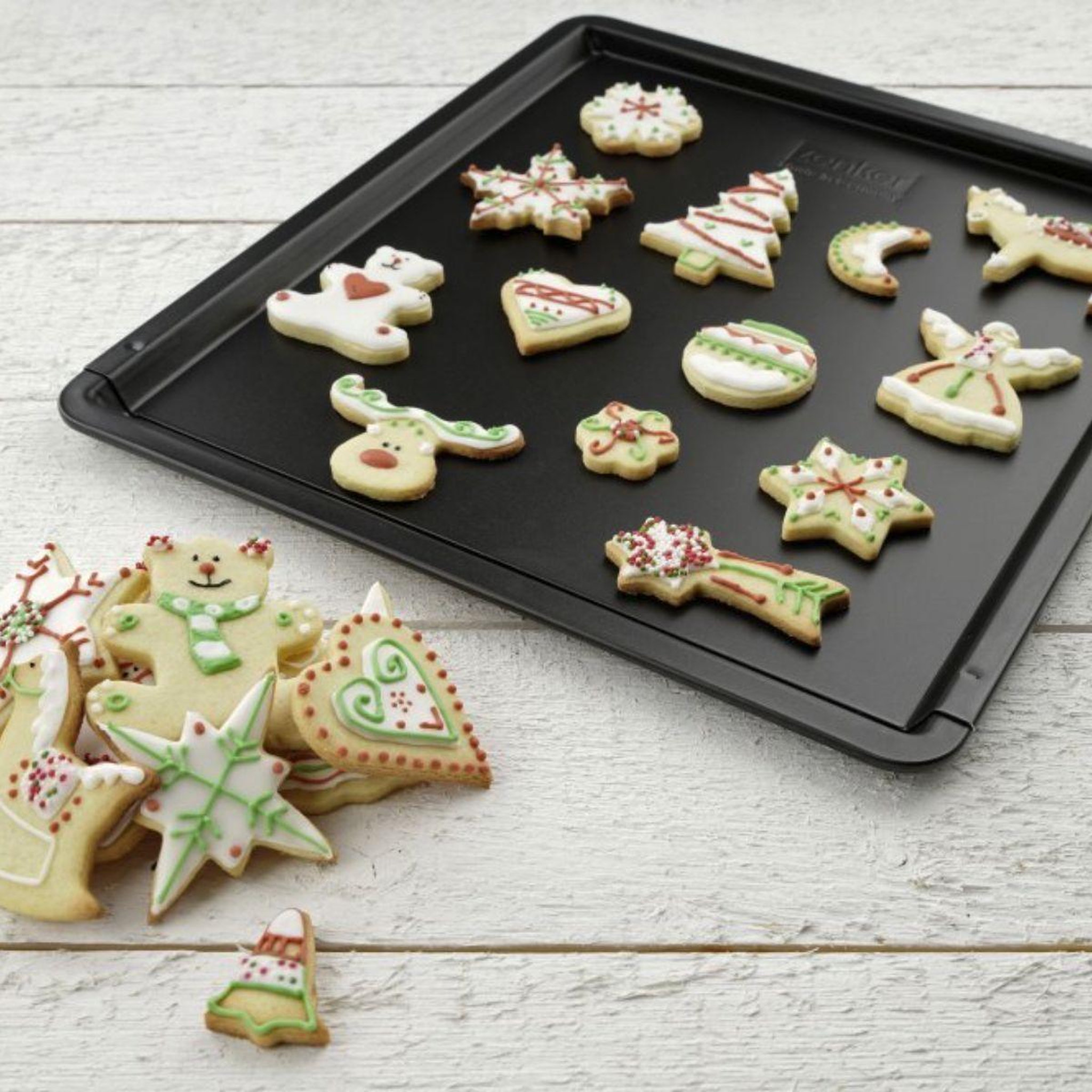 Voir la diapositive 2 : ZENKER Ensemble avec plaque à pâtisserie extensible et 9 emporte-pièces sur cintre zenker
