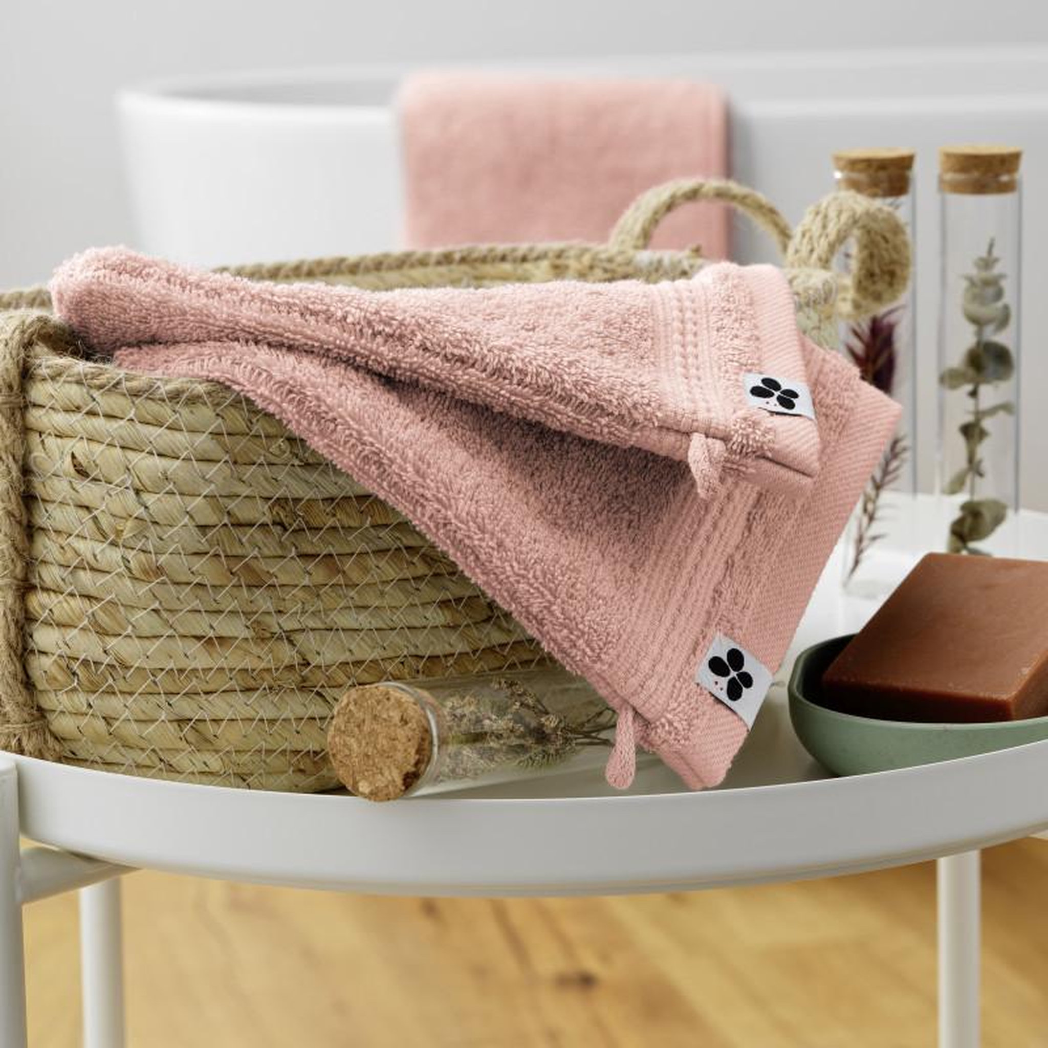 Voir la diapositive 2 : L EFFET PAPILLON Lot de 2 gants de toilette  Garance  15 x 21 cm / 100% Coton Bio / 600 gr/m² l'Effet Papillon -  - Lot de 2 Gants de toilette 15 x 21 cm