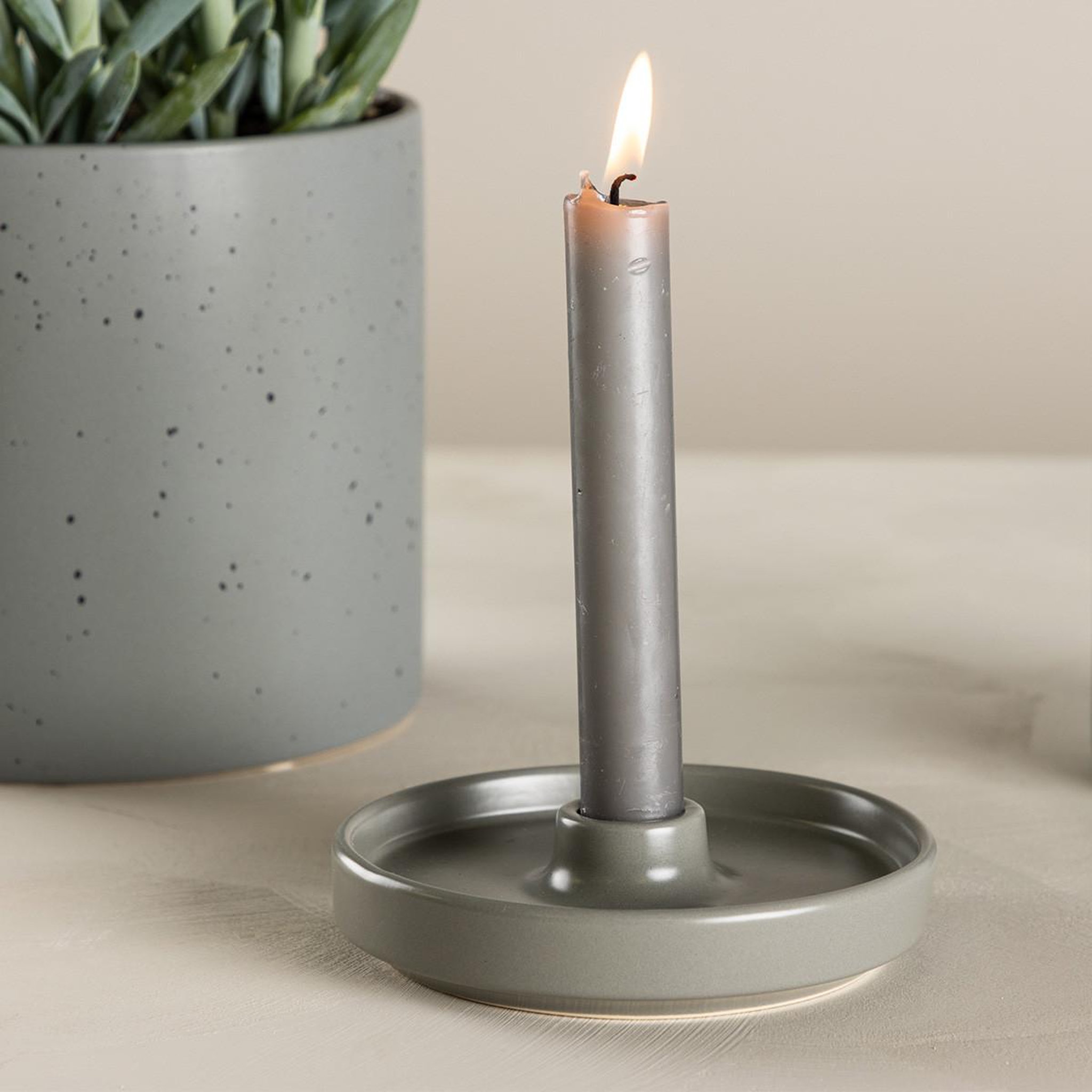 Voir la diapositive 2 : Paris Prix Bougeoir design en céramique  bette  13cm gris