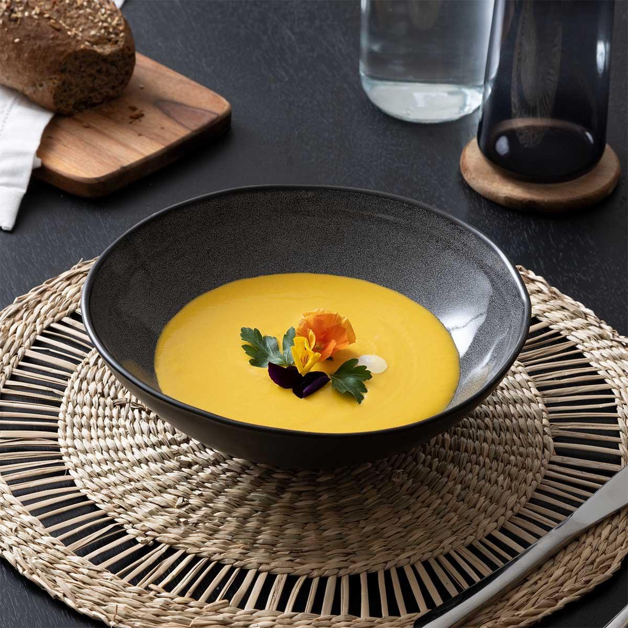 Voir la diapositive 3 : SECRET DE GOURMET Saladier design  diane  23cm gris foncé