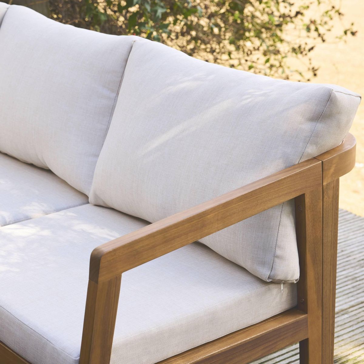 SWEEEK Salon de jardin d'angle en acacia 5 places LOBERIA CORNER, table carrée