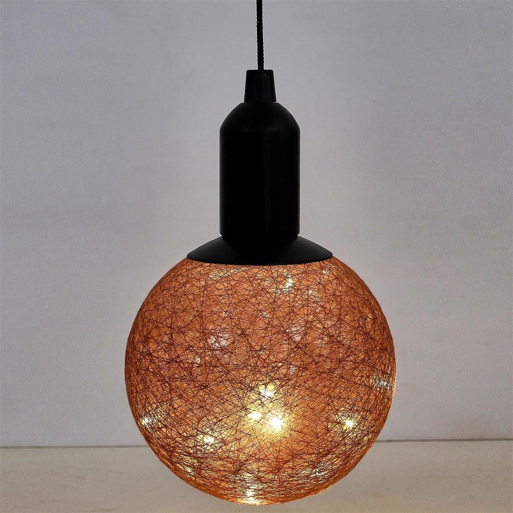 Voir la diapositive 4 : The Home Deco Factory Lampe suspension à led  boule  30cm rose