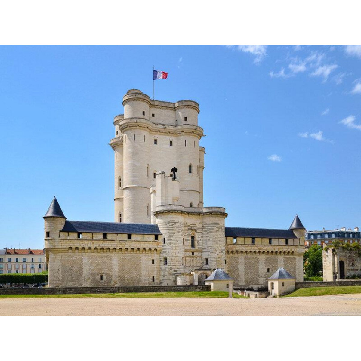 Smartbox Journée monument : 2 entrées prioritaires adulte au château de Vincennes - Coffret Cadeau Sport & Aventure