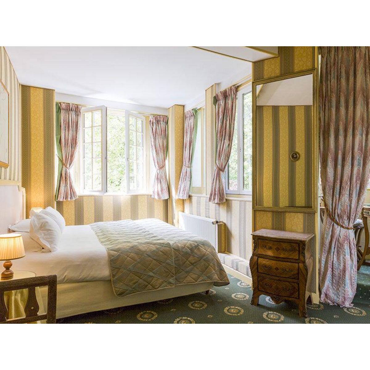 Smartbox Séjour de 2 jours en hôtel 4* avec dîner 5 plats près de la Côte Fleurie - Coffret Cadeau Séjour