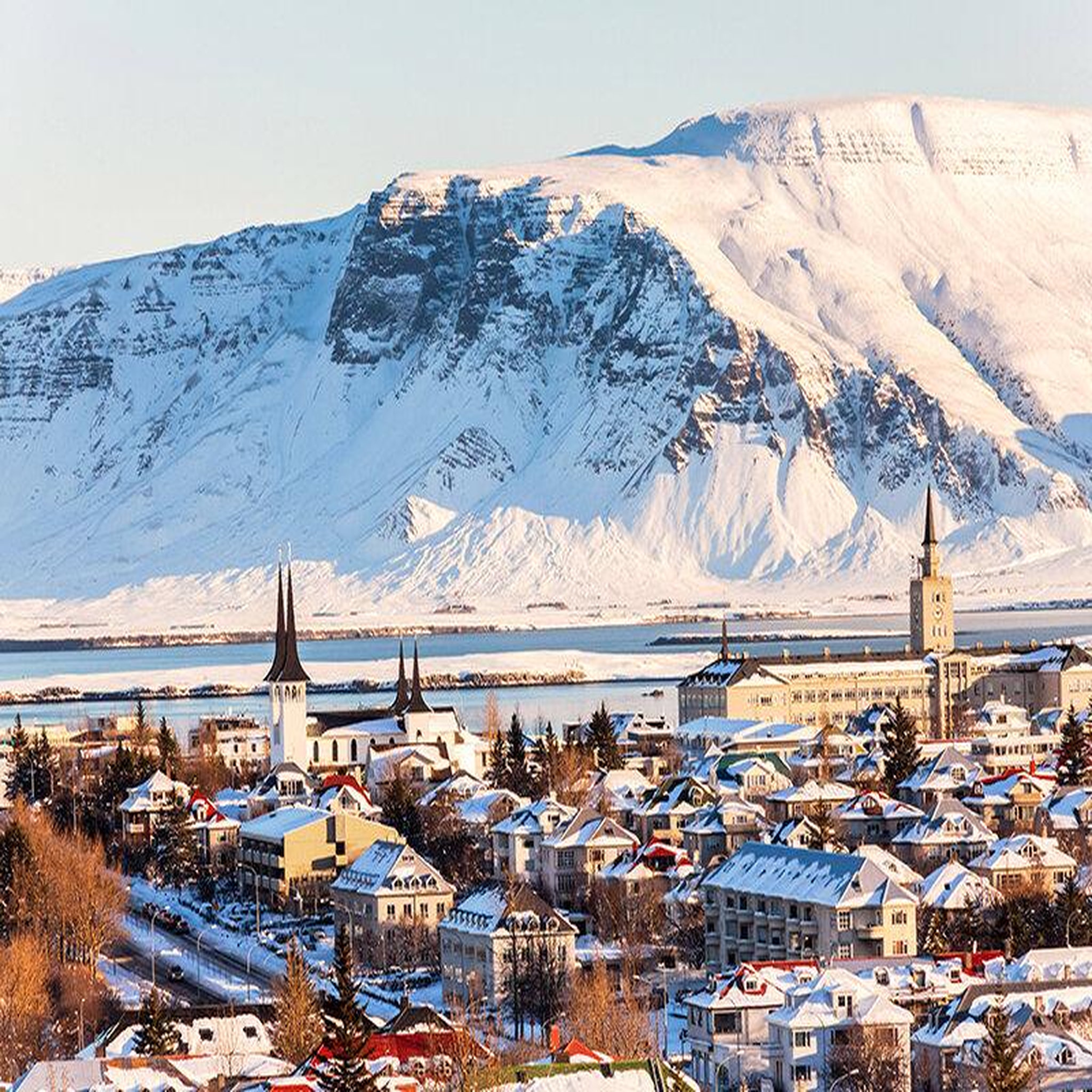 Voir la diapositive 3 : Smartbox Séjour en islande : 4 jours avec aurores boréales et observation des baleines pour 2 - coffret cadeau séjour