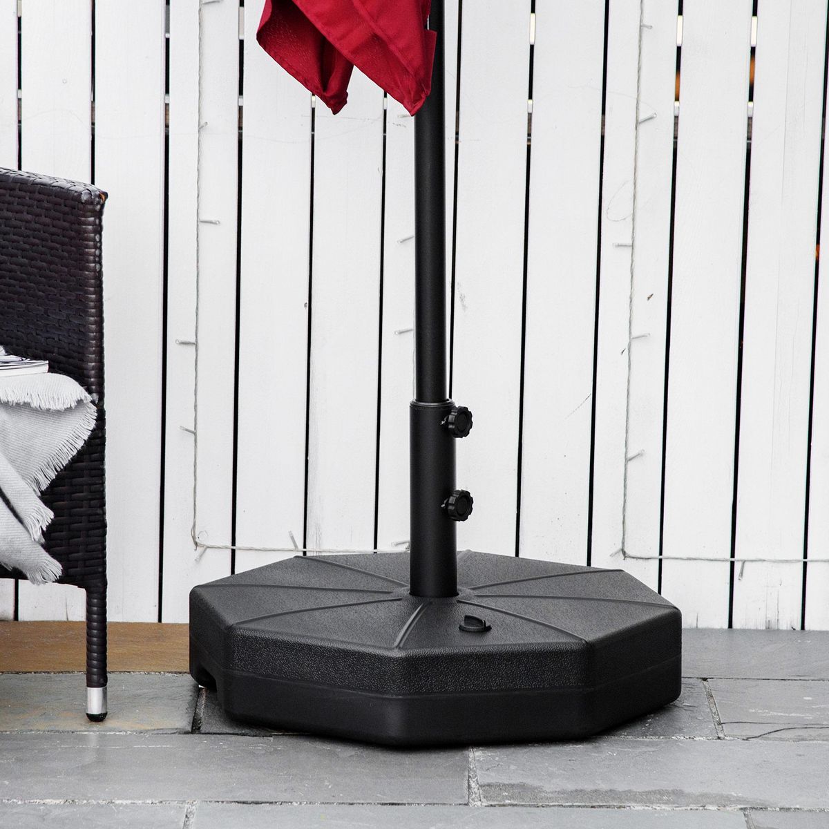OUTSUNNY Pied de parasol octogonal à lester Ø 60 x 36 cm - mât dia. 38/48 mm - vis de serrage intégrée - HDPE noir