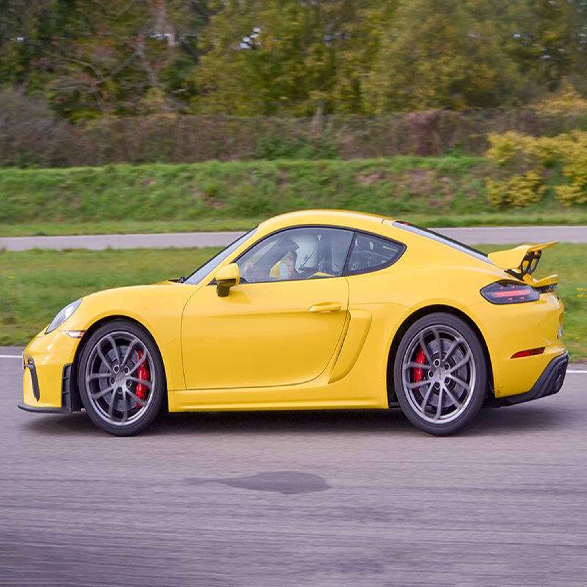 Voir la diapositive 3 : Smartbox Pilotage d'une Porsche GTA 4 Clubsport pendant 3 tours sur le circuit Château-Gaillard - Coffret Cadeau Sport & Aventure