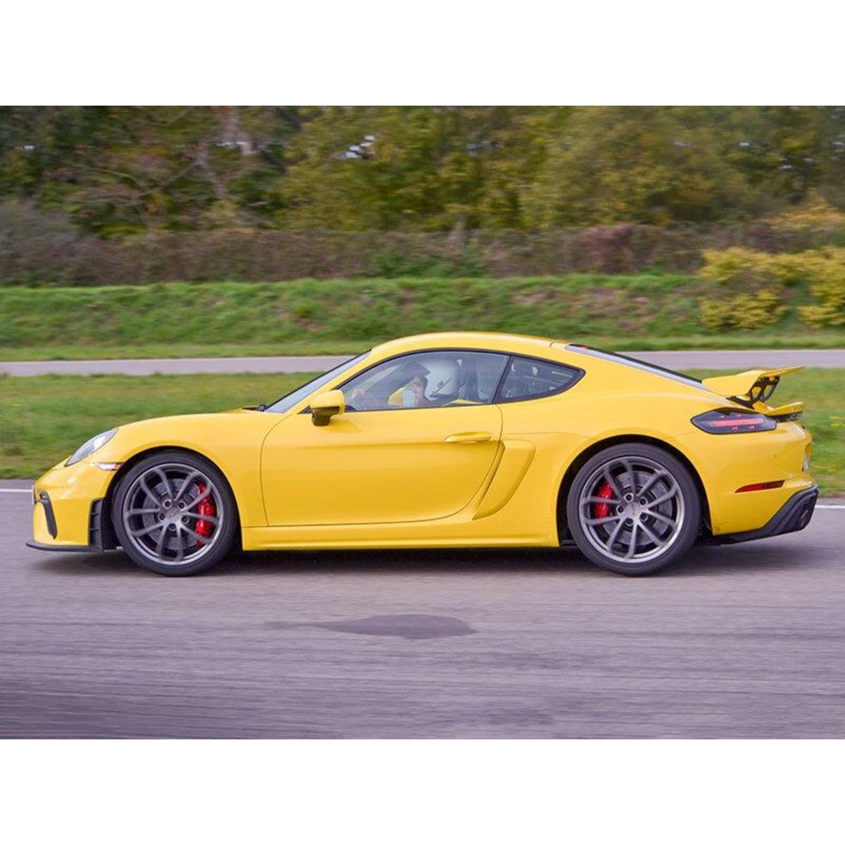 Smartbox Pilotage d'une Porsche GTA 4 Clubsport pendant 3 tours sur le circuit Château-Gaillard - Coffret Cadeau Sport & Aventure